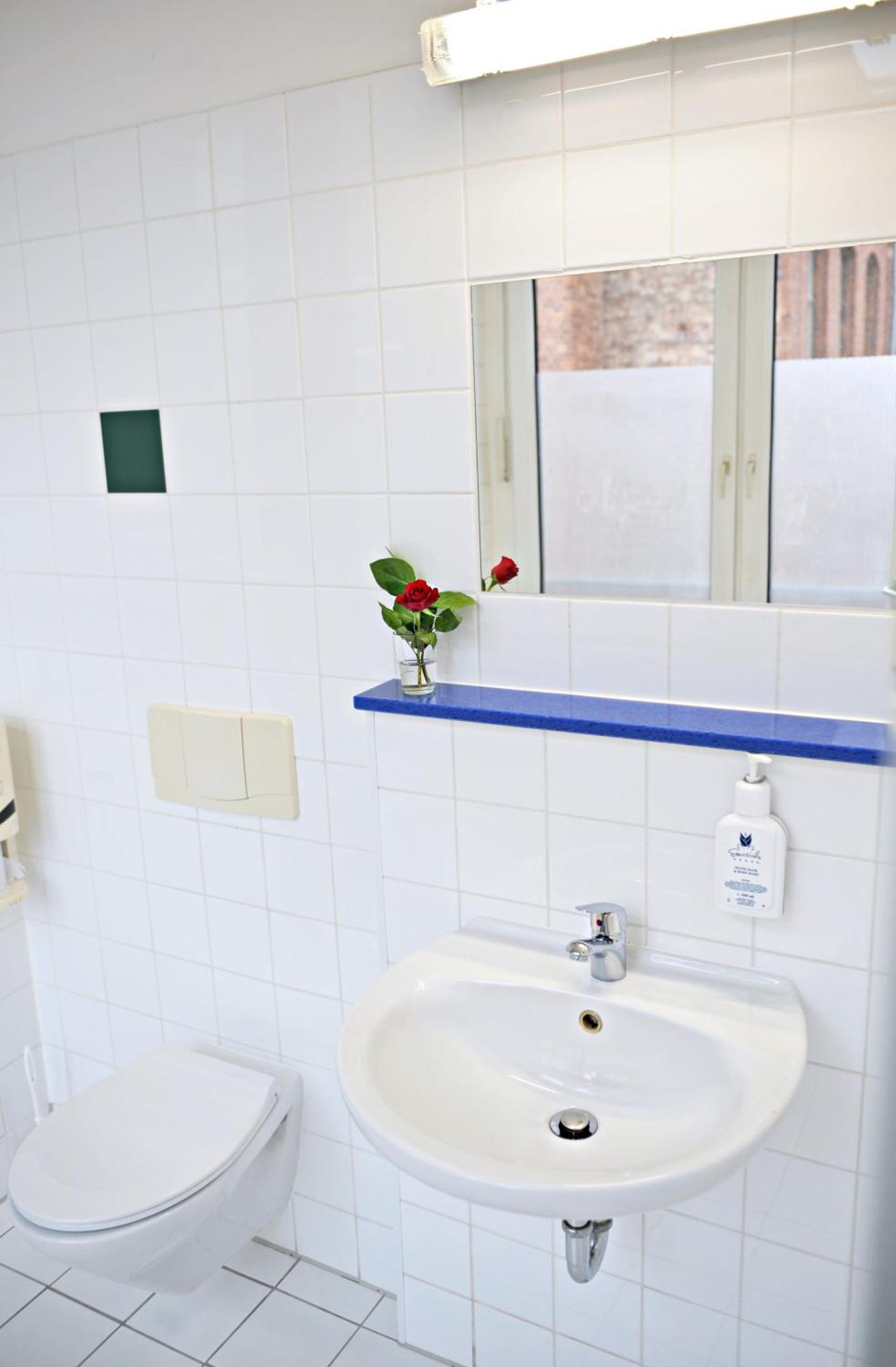 6-Bed Room,690305001:JPEG