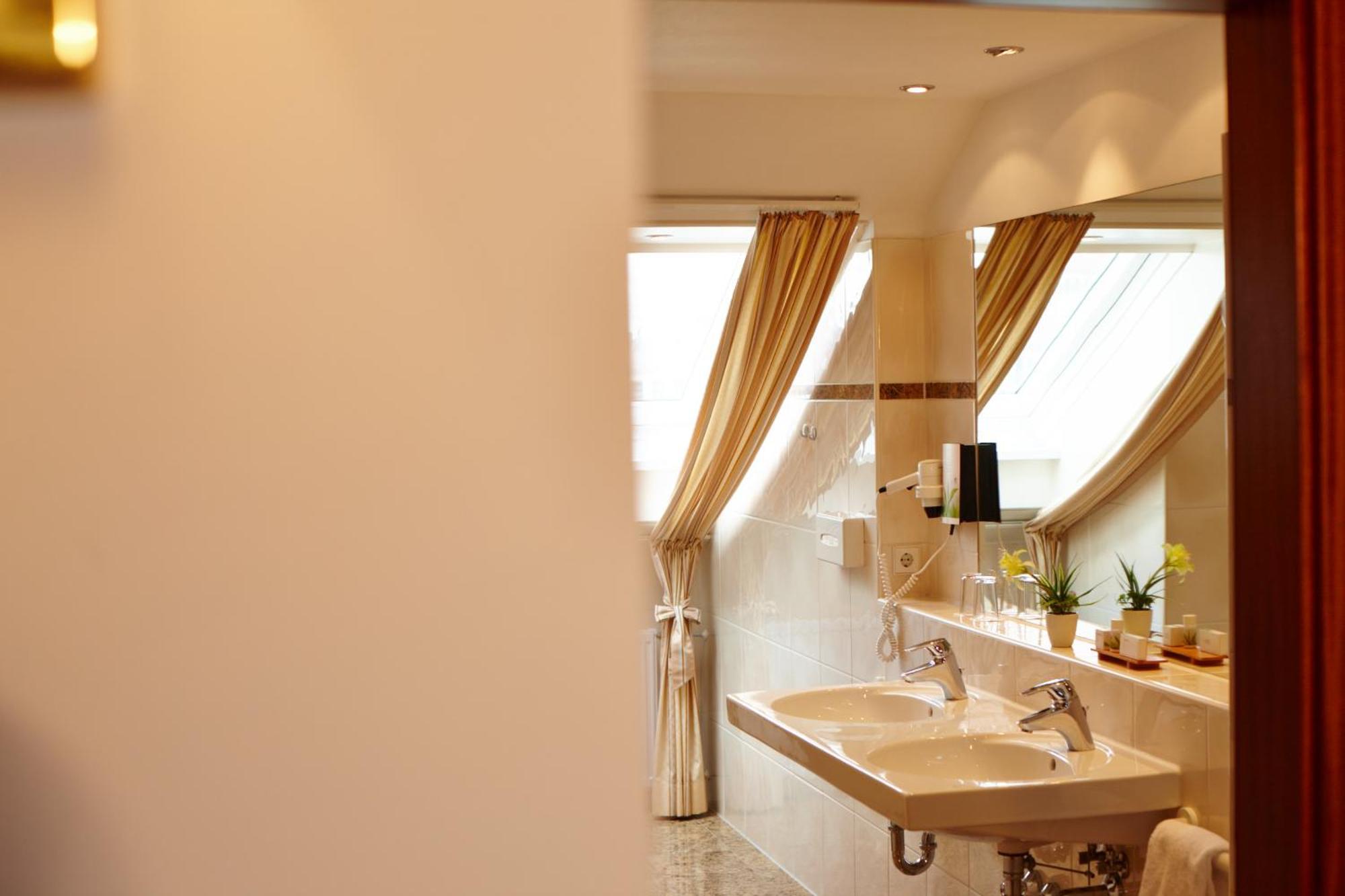 Standard Double Suite