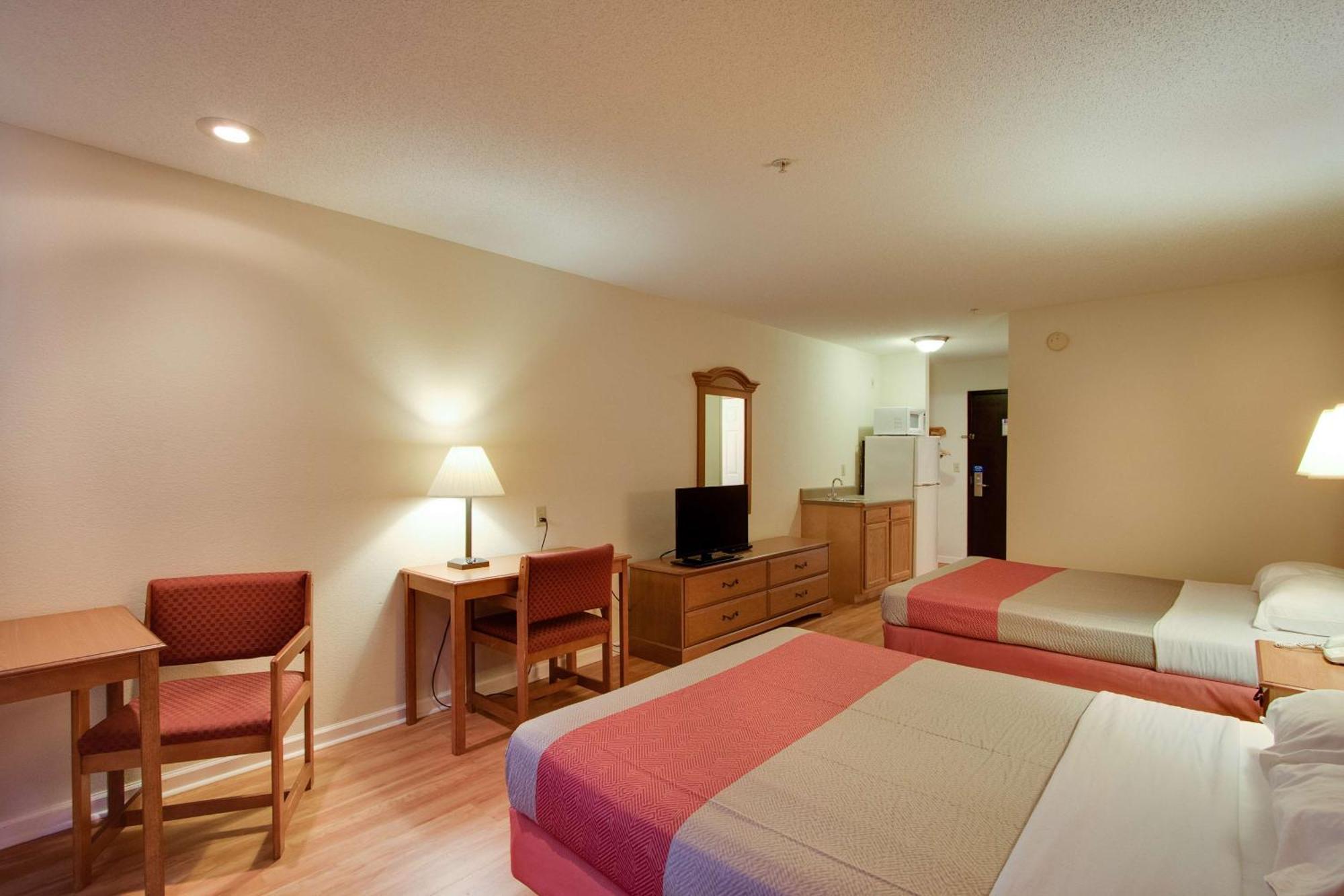 Queen Room Two Queen Beds Non-Smoking