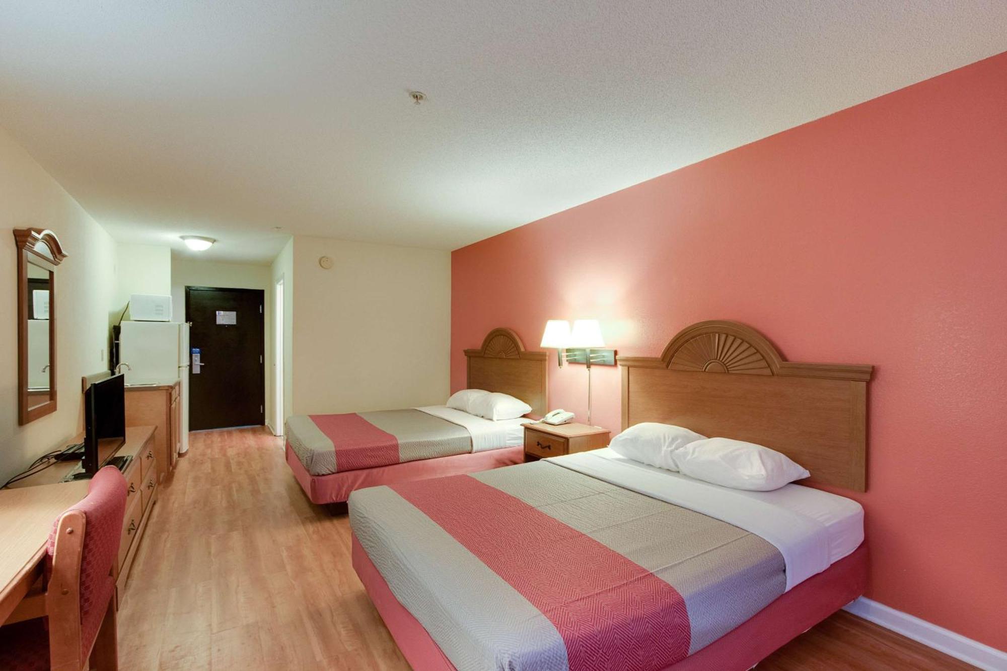 Queen Room Two Queen Beds Non-Smoking