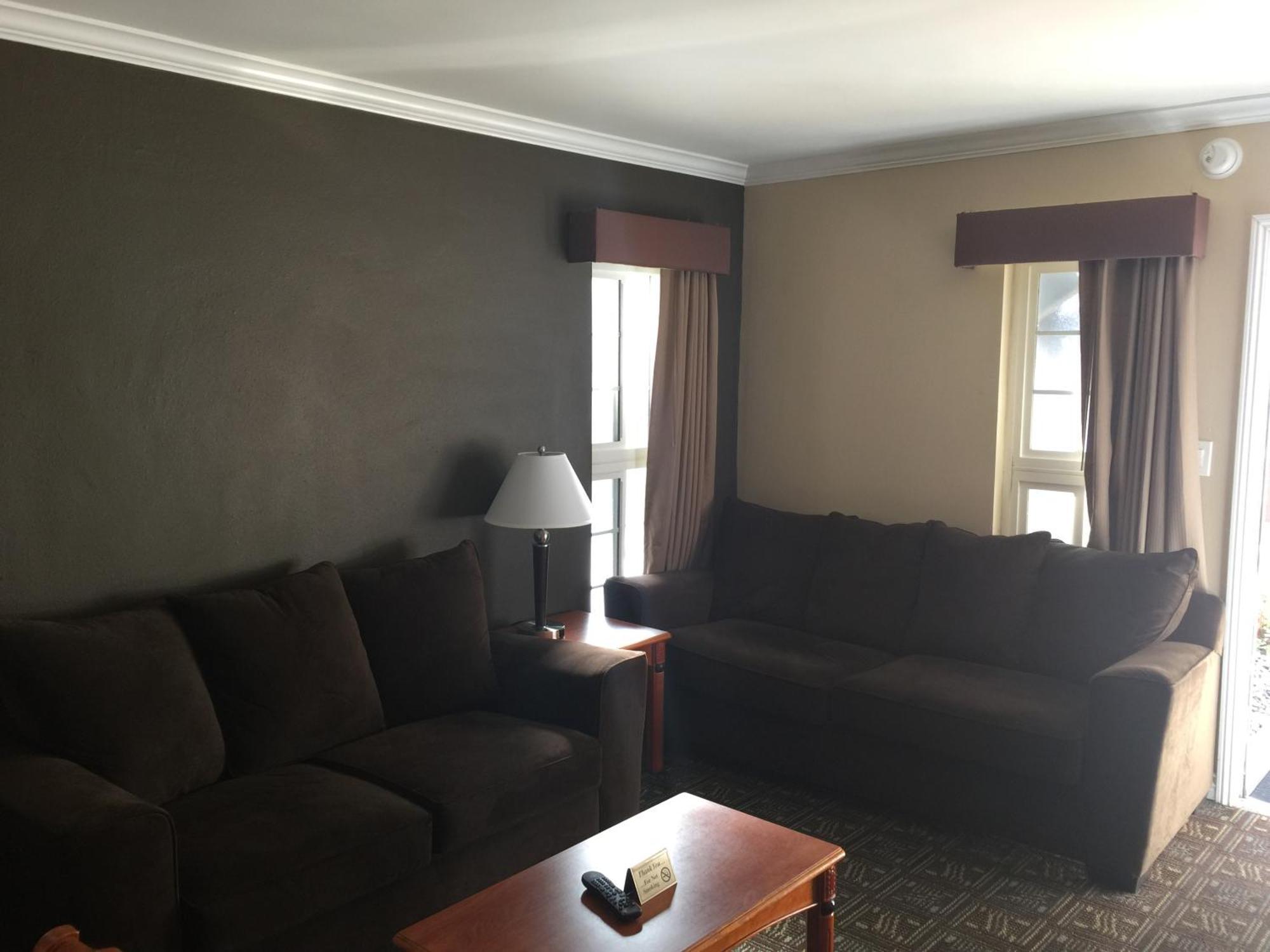 Deluxe Family Suite