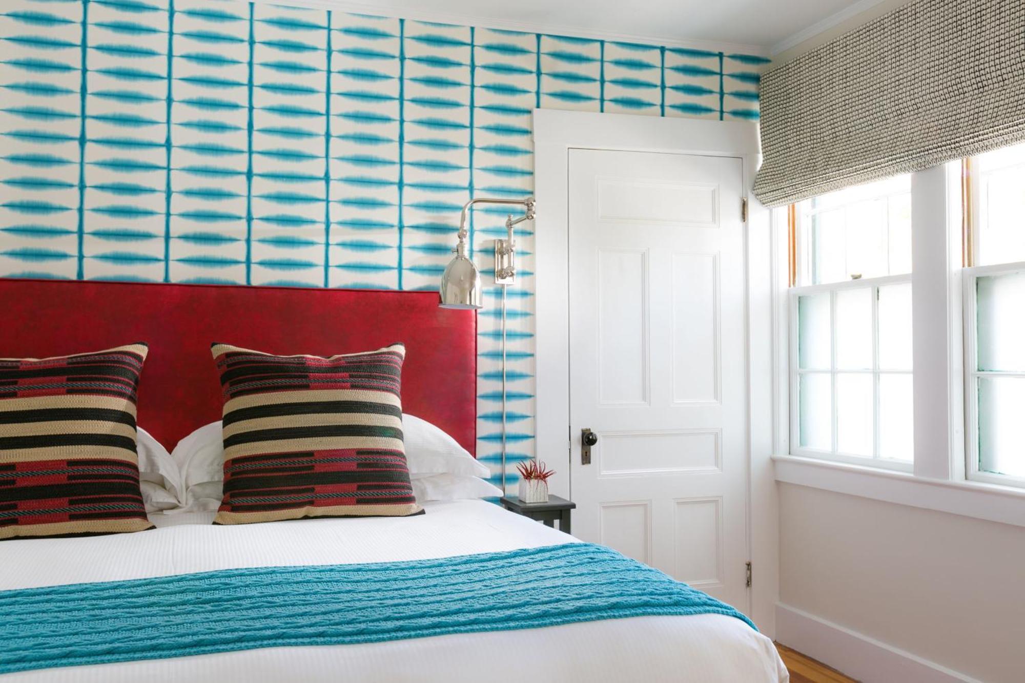 Deluxe Queen Suite