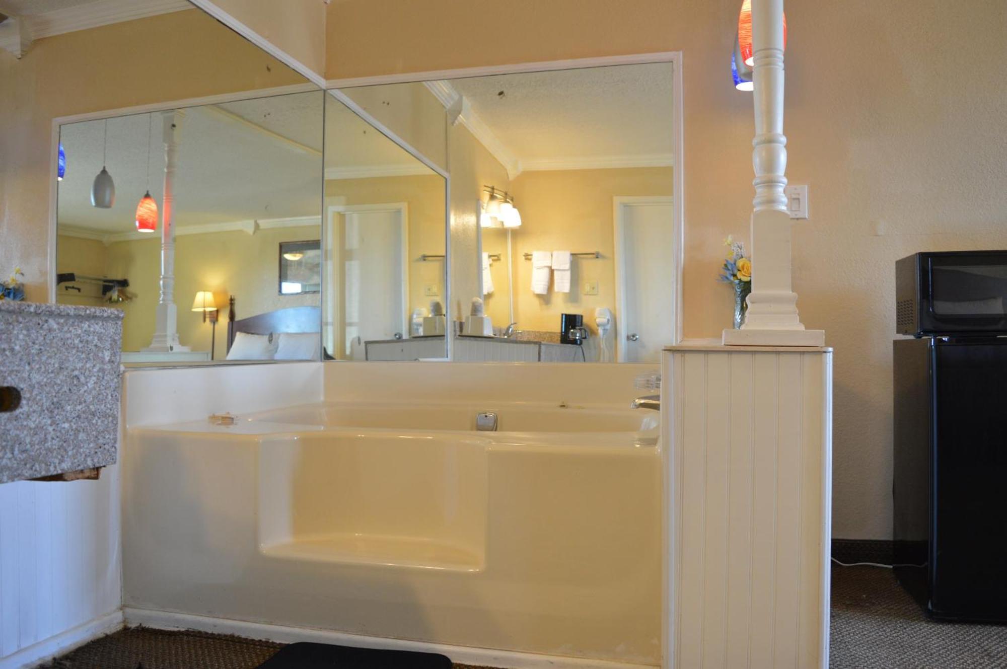 Suite One King Two Queen Beds Non-Smoking