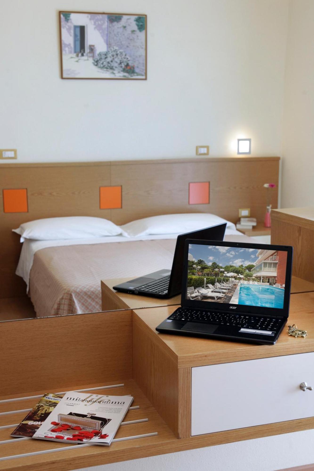 Double or Twin Room Sea View