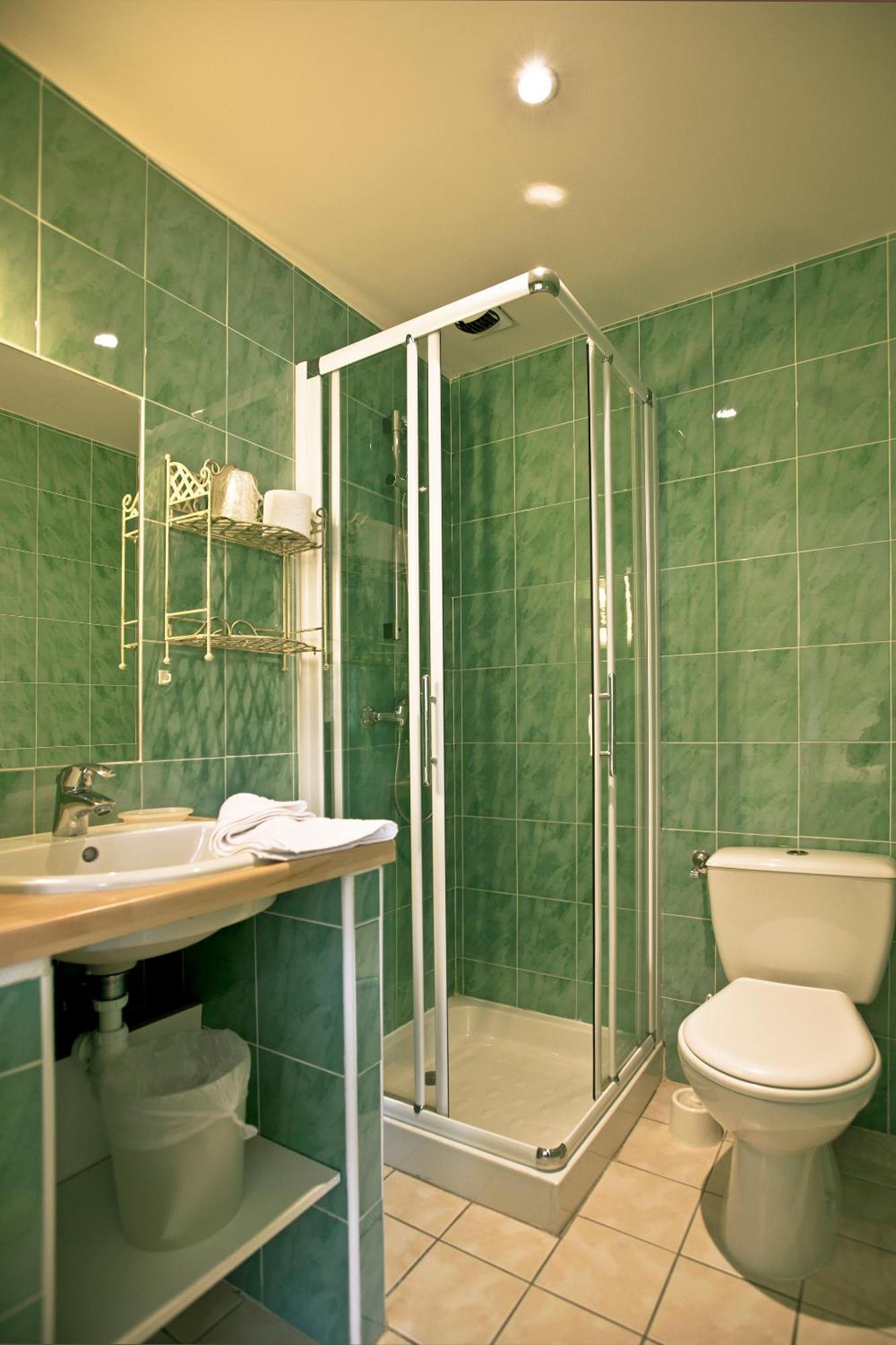 Triple Room Road Side