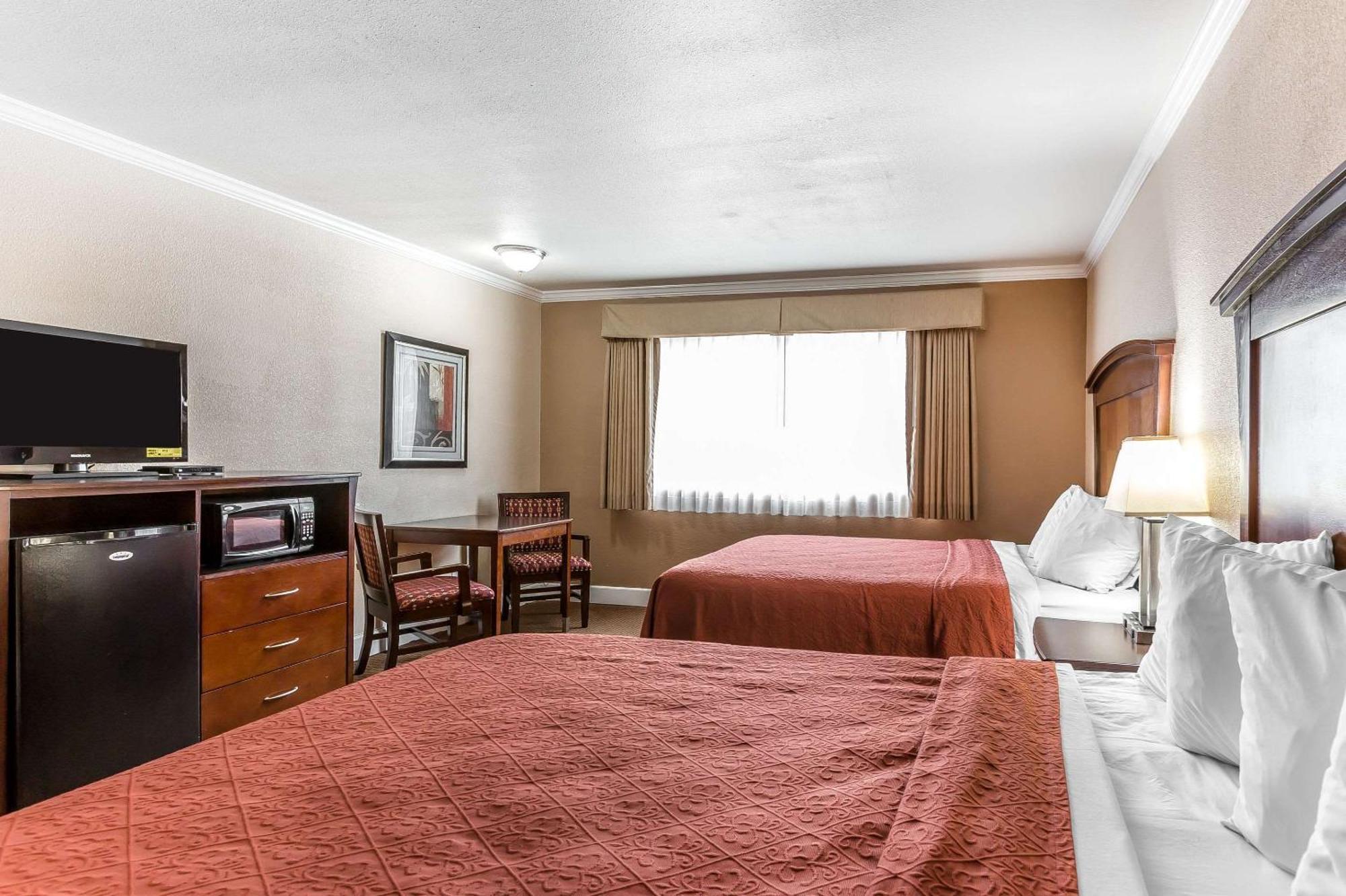 Standard Queen Room Two Queen Beds Non-Smoking