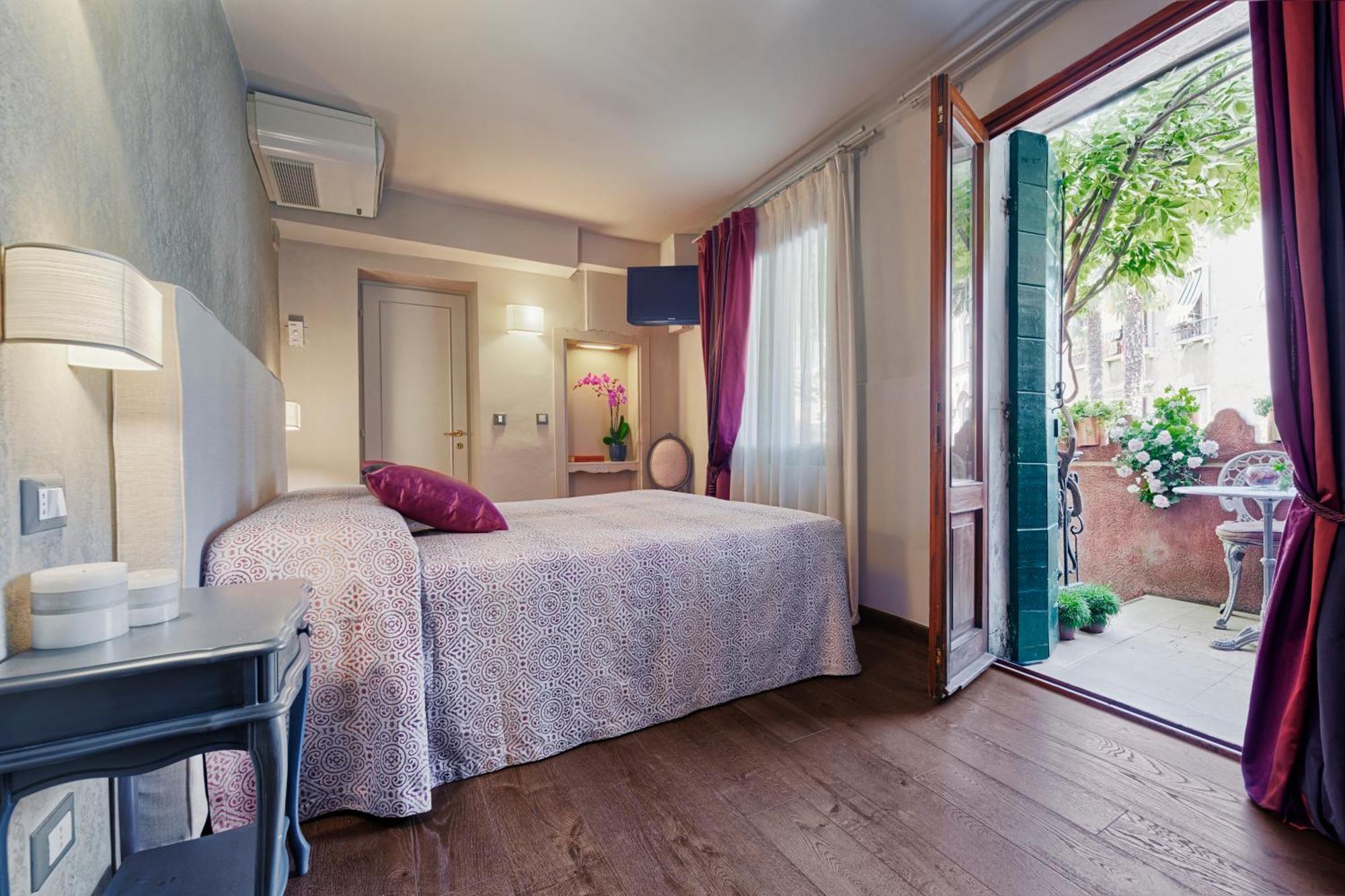 Comfort Double or Twin Room