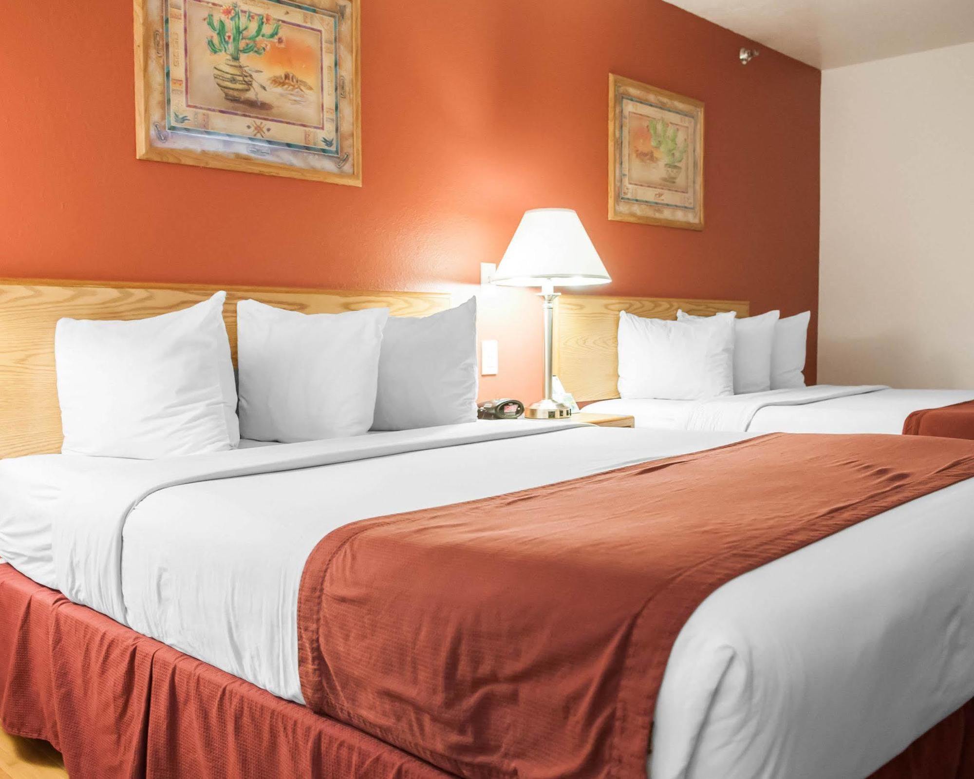 Queen Room Two Queen Beds Pet Friendly