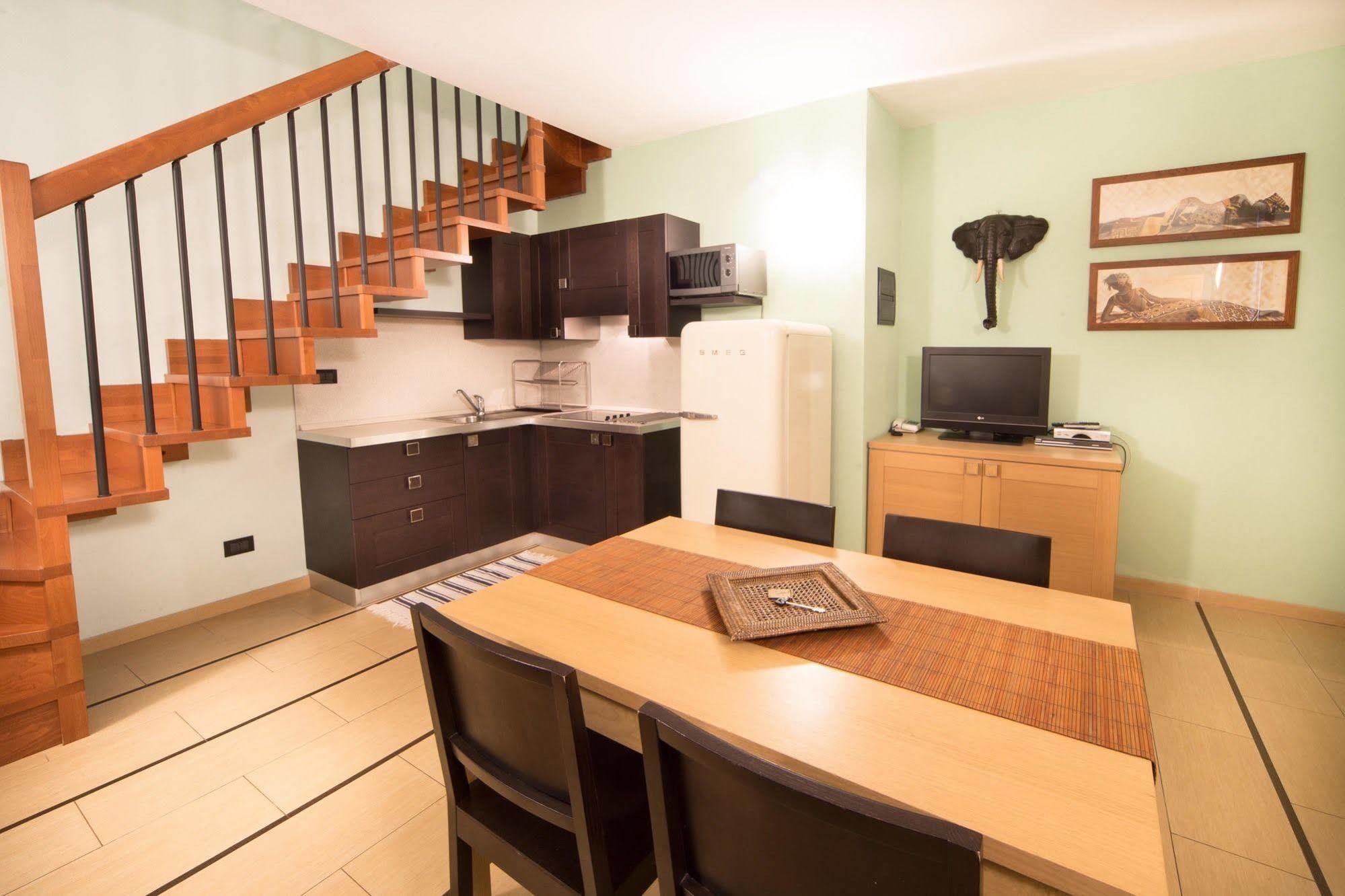 One-Bedroom Apartment Balcony Split Level