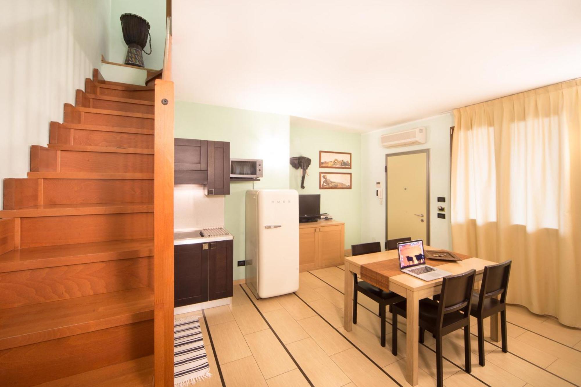 One-Bedroom Apartment Balcony Split Level