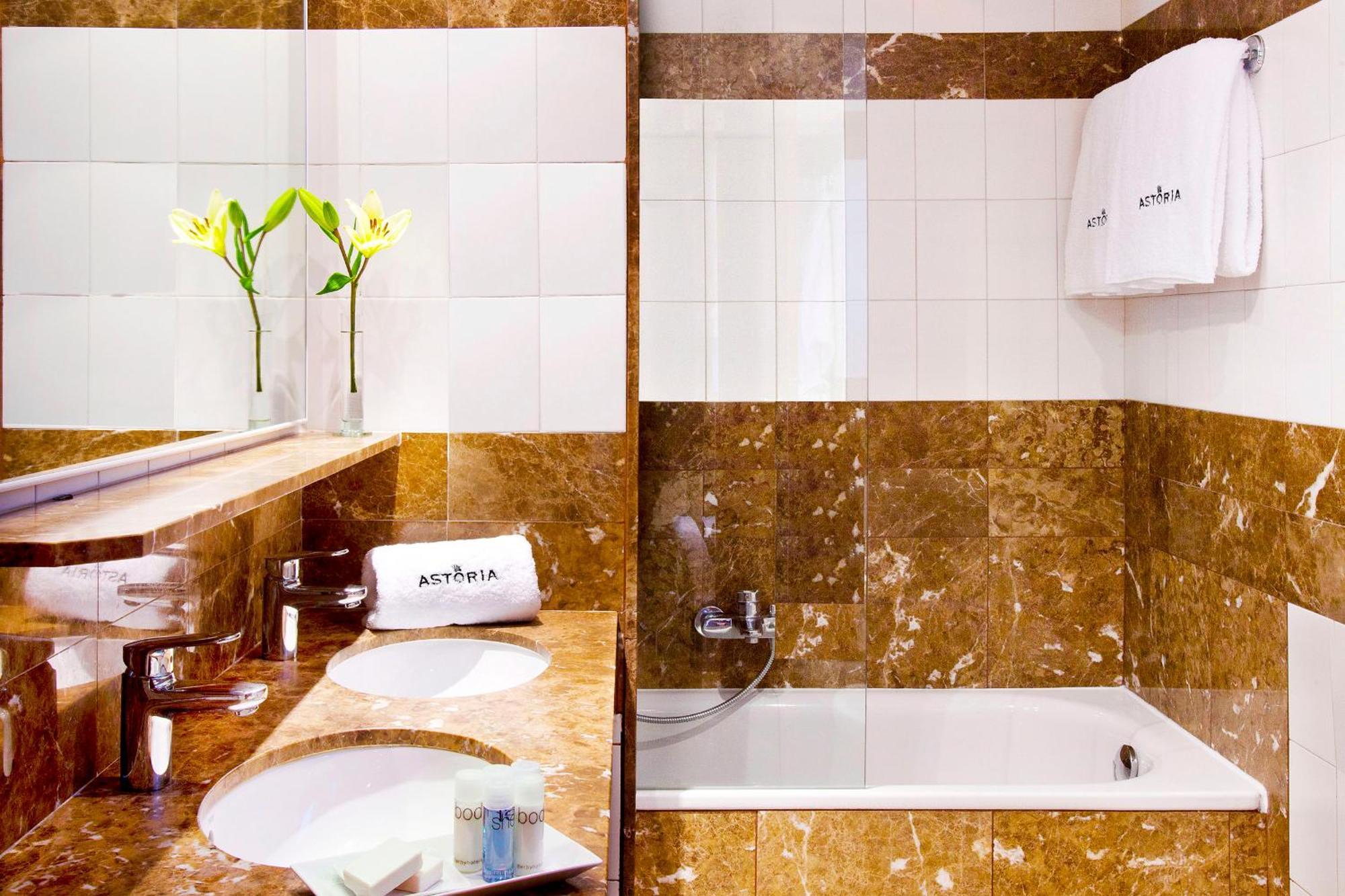 Double or Twin Room,925513294:JPEG