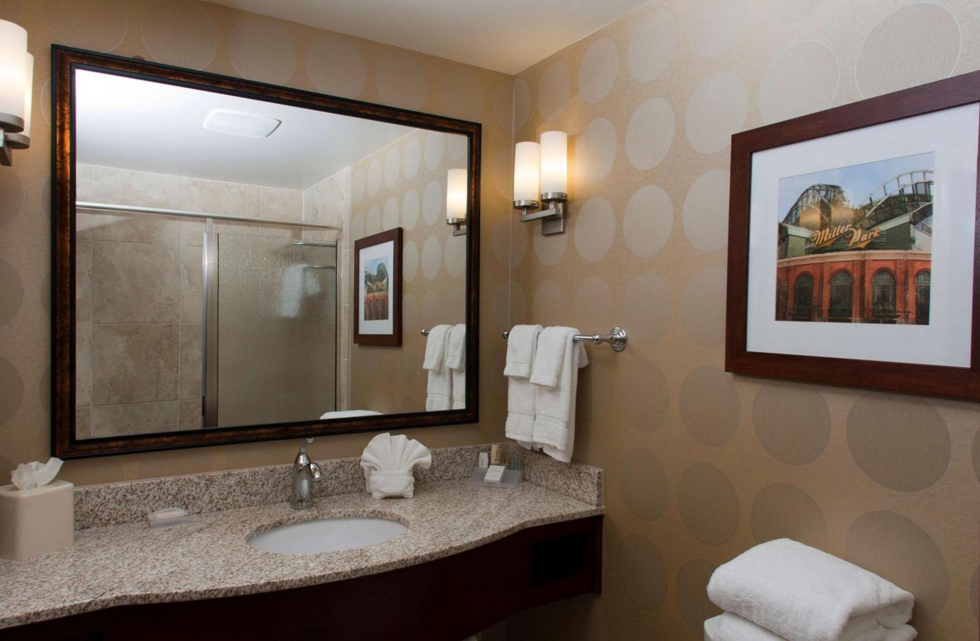 Junior King Suite with Sofa Bed,1552002265:JPEG