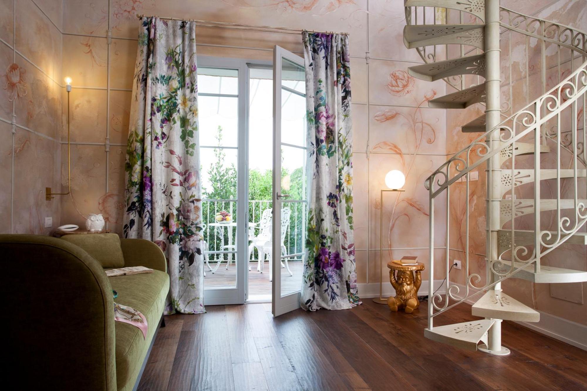 Junior Suite Lei