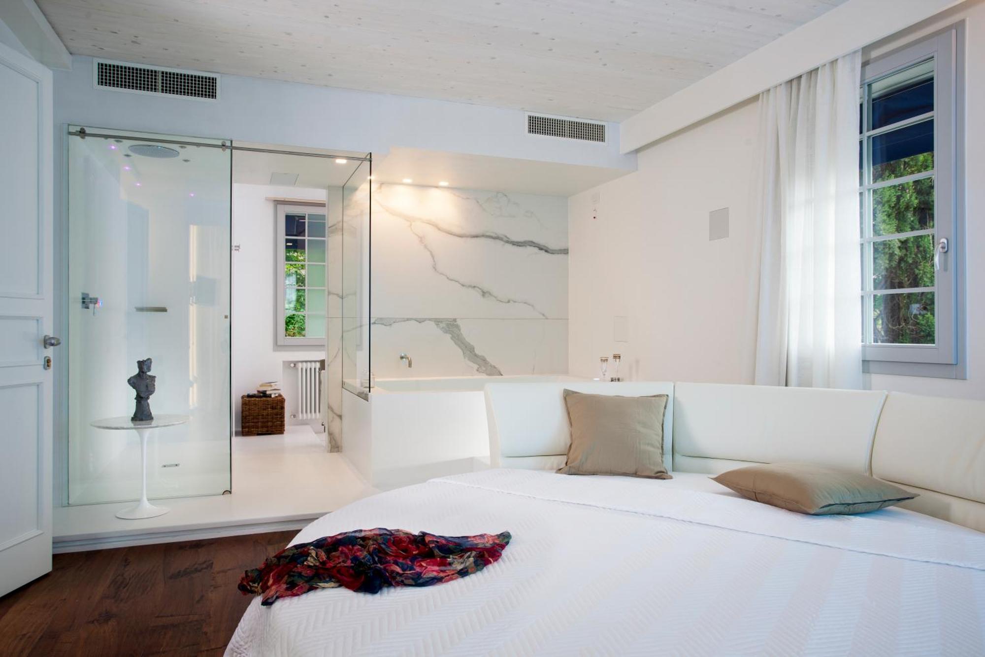 Suite Lui