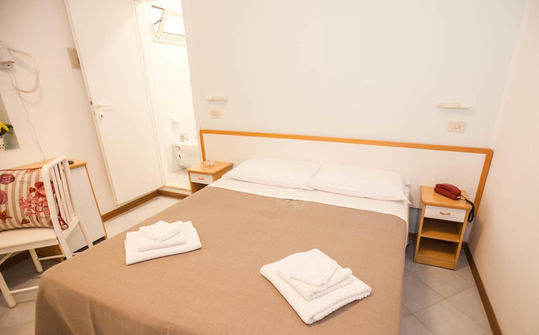 Double or Twin Room,392911617:JPEG
