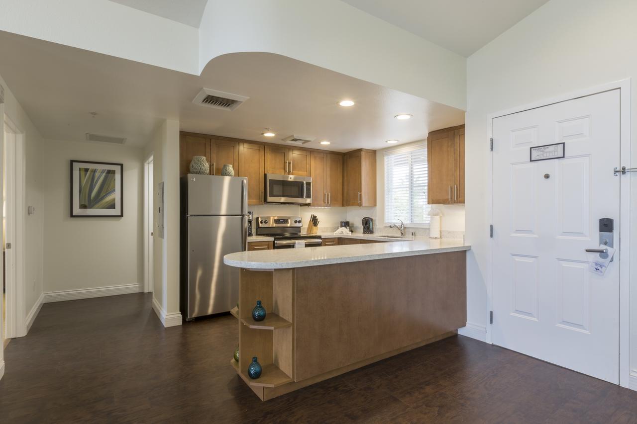 One-Bedroom Condo Suite,695265117:JPEG