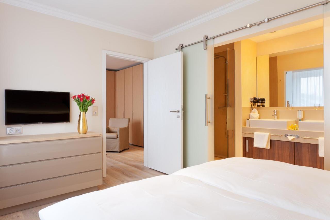 One-Bedroom Suite,695408613:JPEG