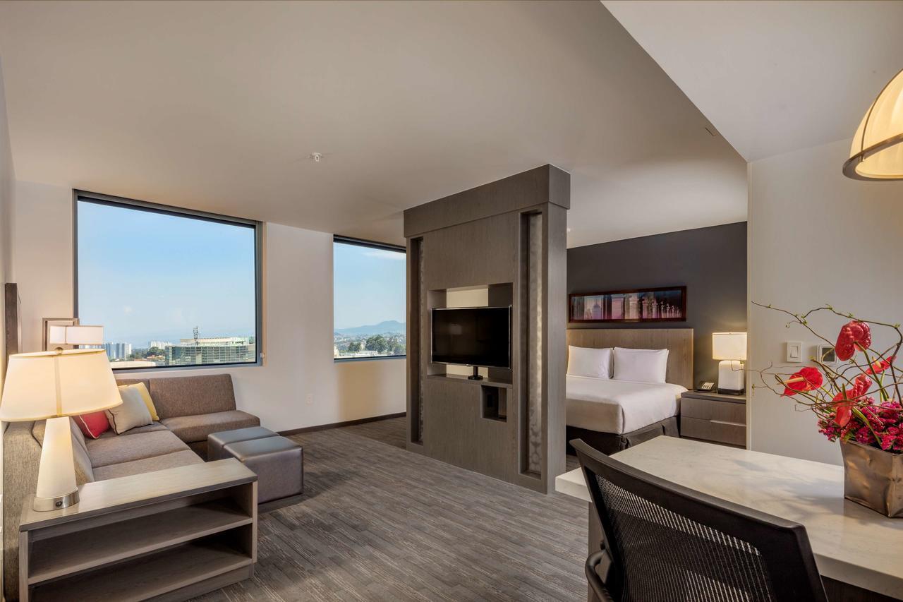 King Suite with Roll-In Shower - Disability Access