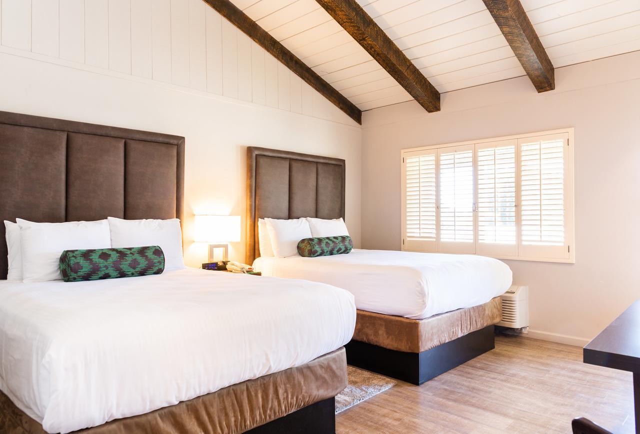 Deluxe Queen Room
