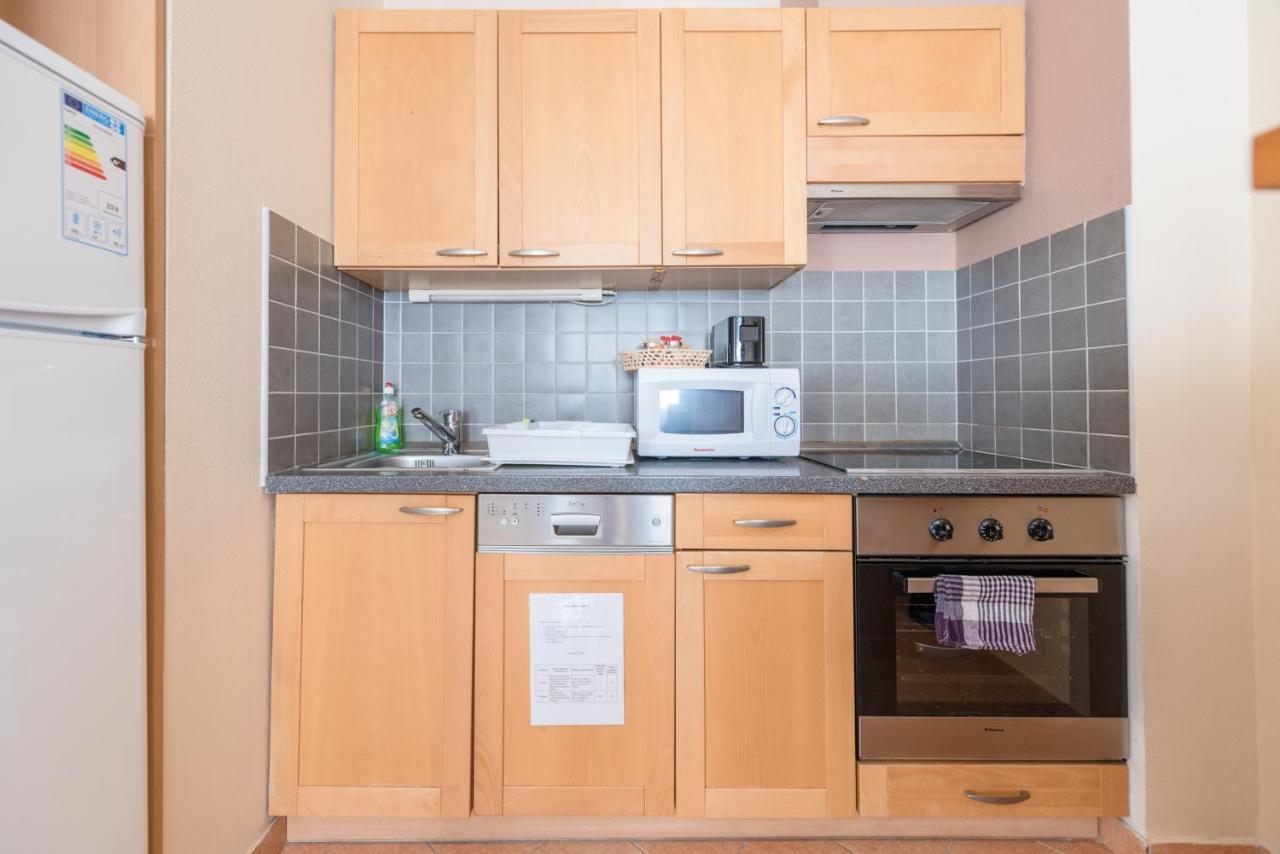 Deluxe One-Bedroom Apartment