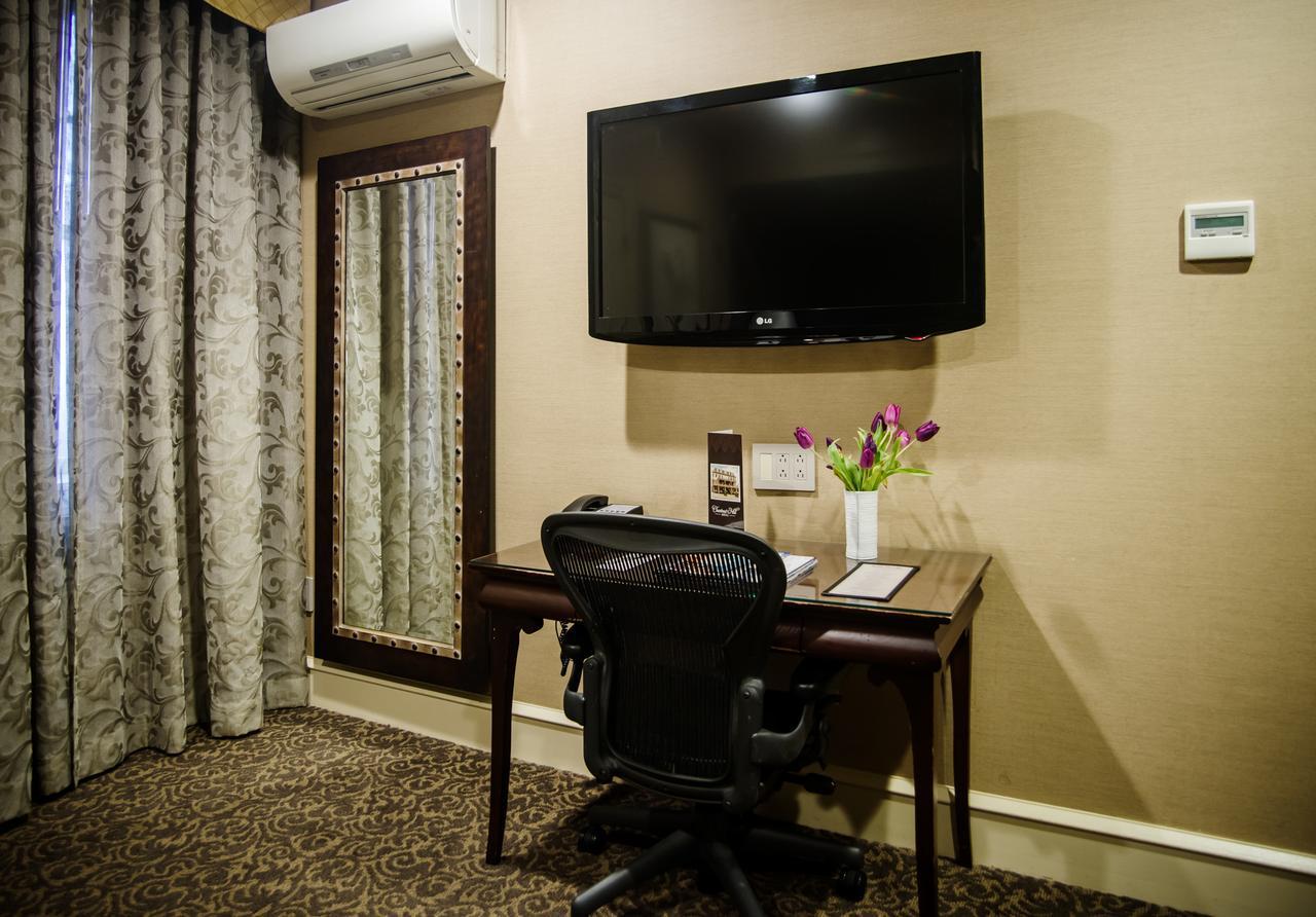 Queen Room