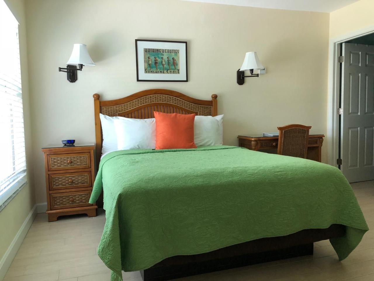 Standard Queen Room Road Facing