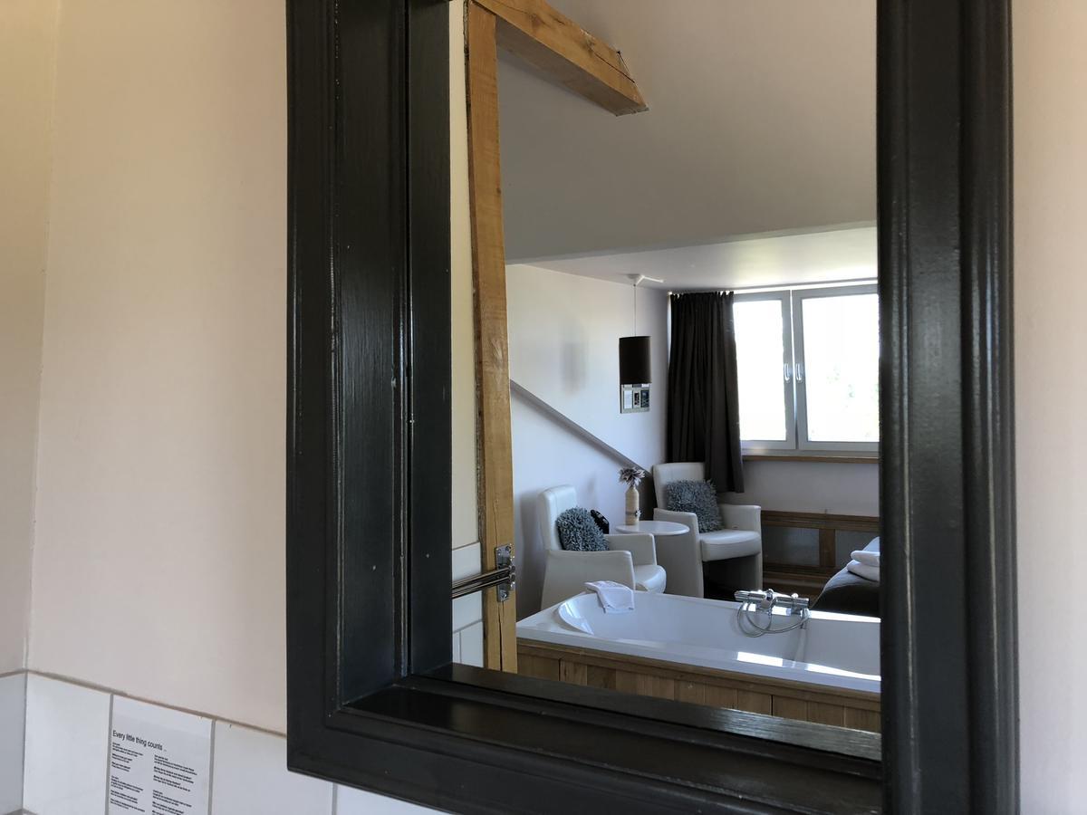 Twin Room Bath