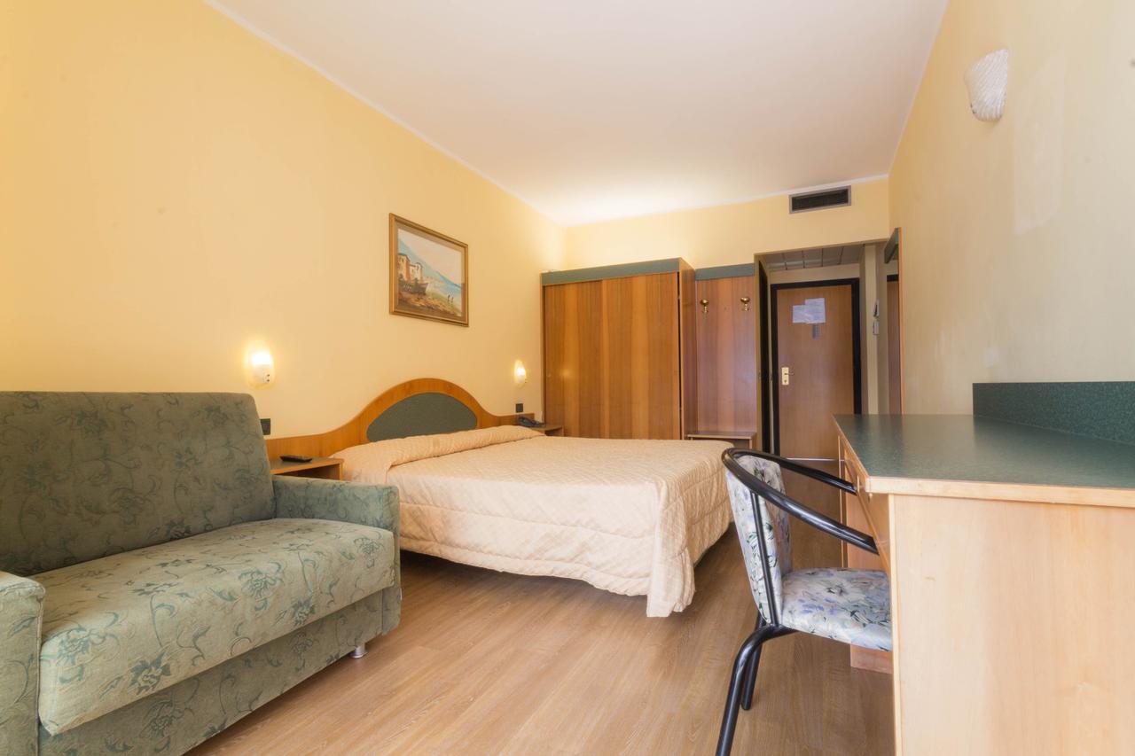 Superior Triple Room Balcony Lake View