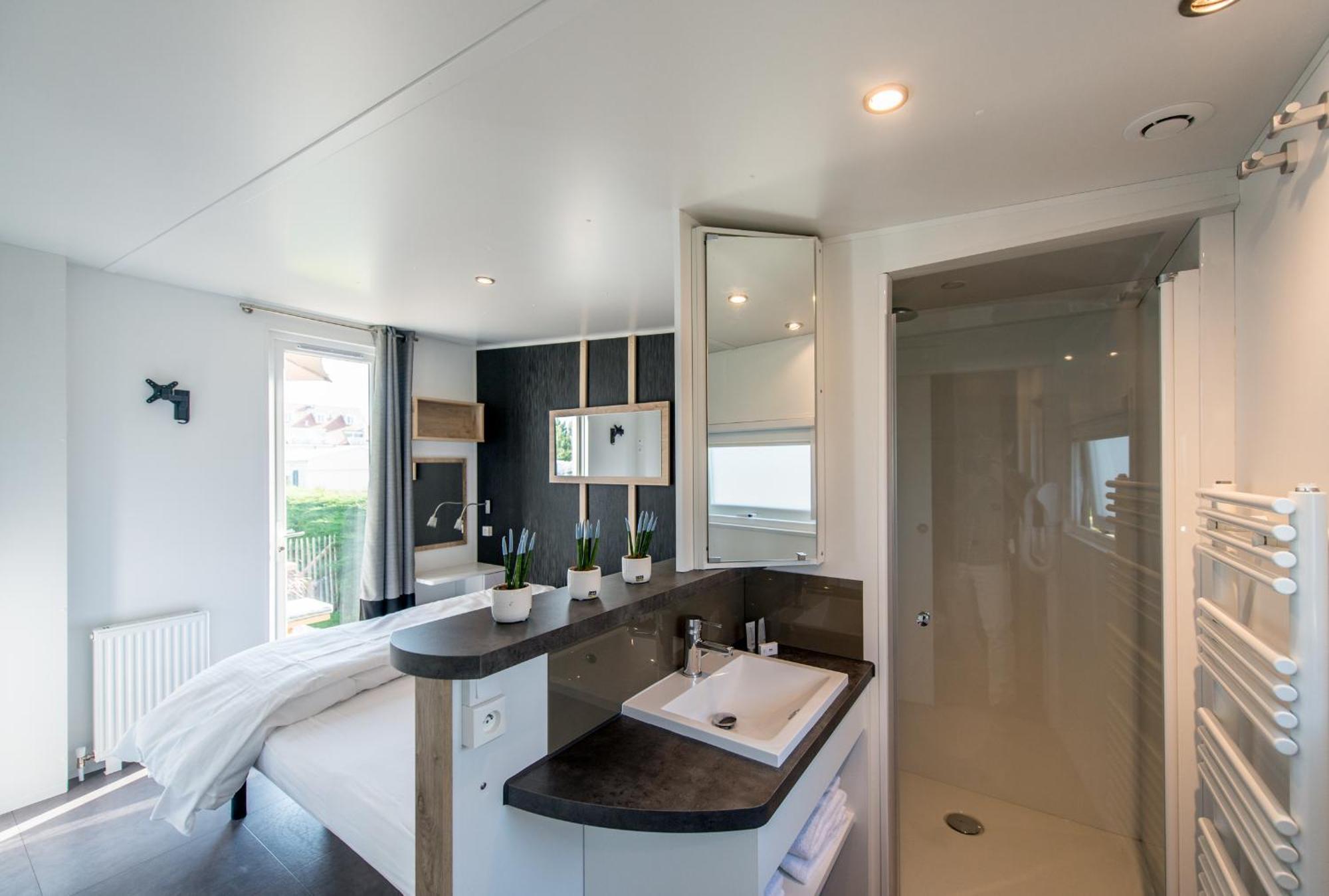 One-Bedroom Cottage,697452213:JPEG