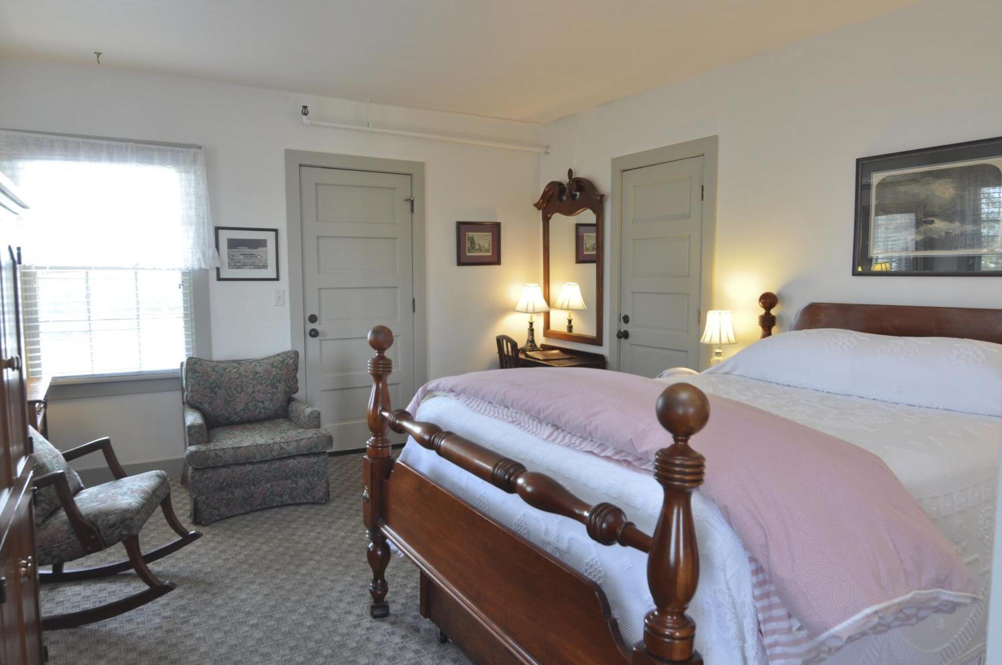 Deluxe Queen Room