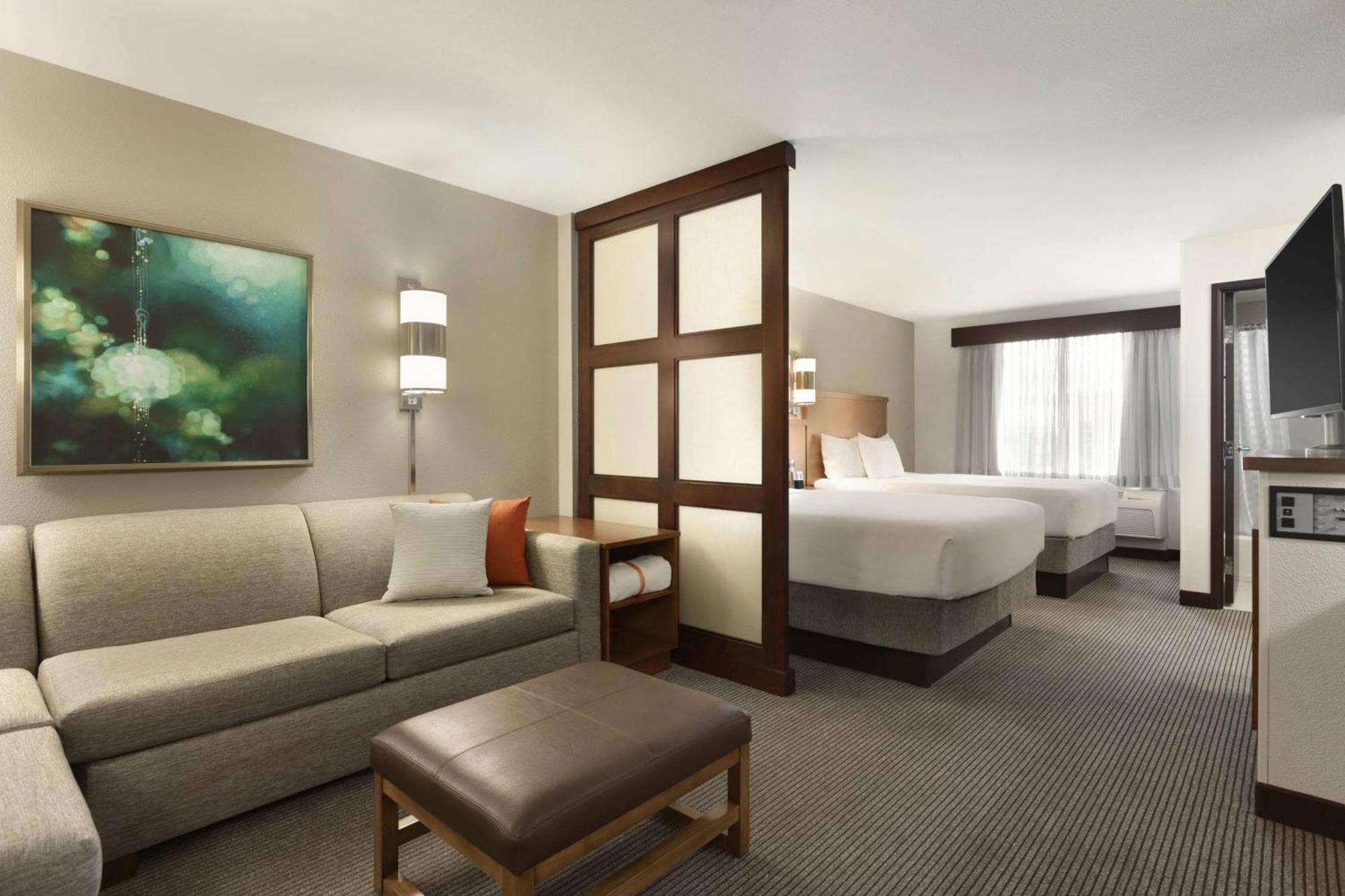 Queen Room with Two Queen Beds and Sofa Bed - High Floor
