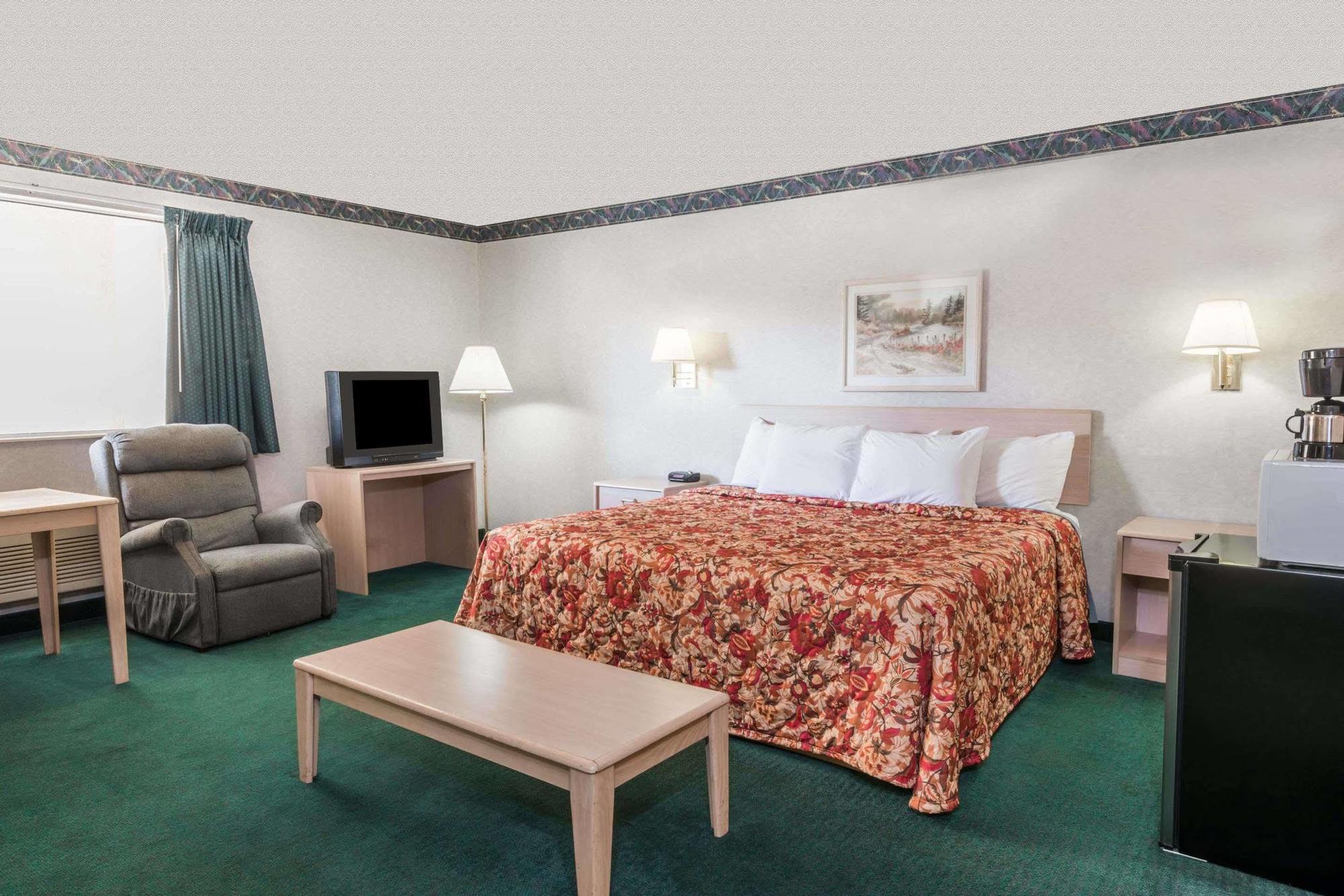 Deluxe King Suite