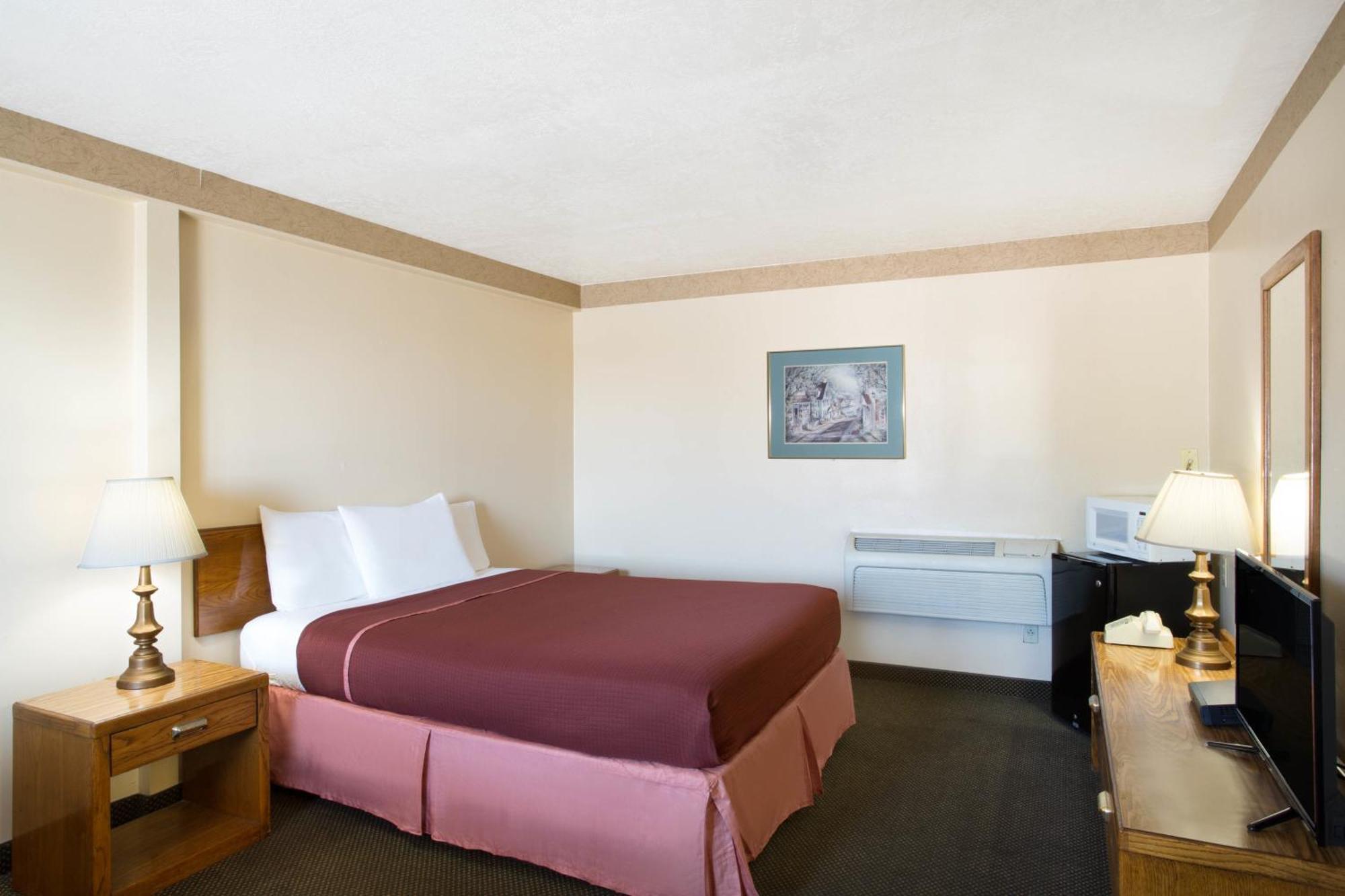 Queen Room - Disability Access/Non-Smoking