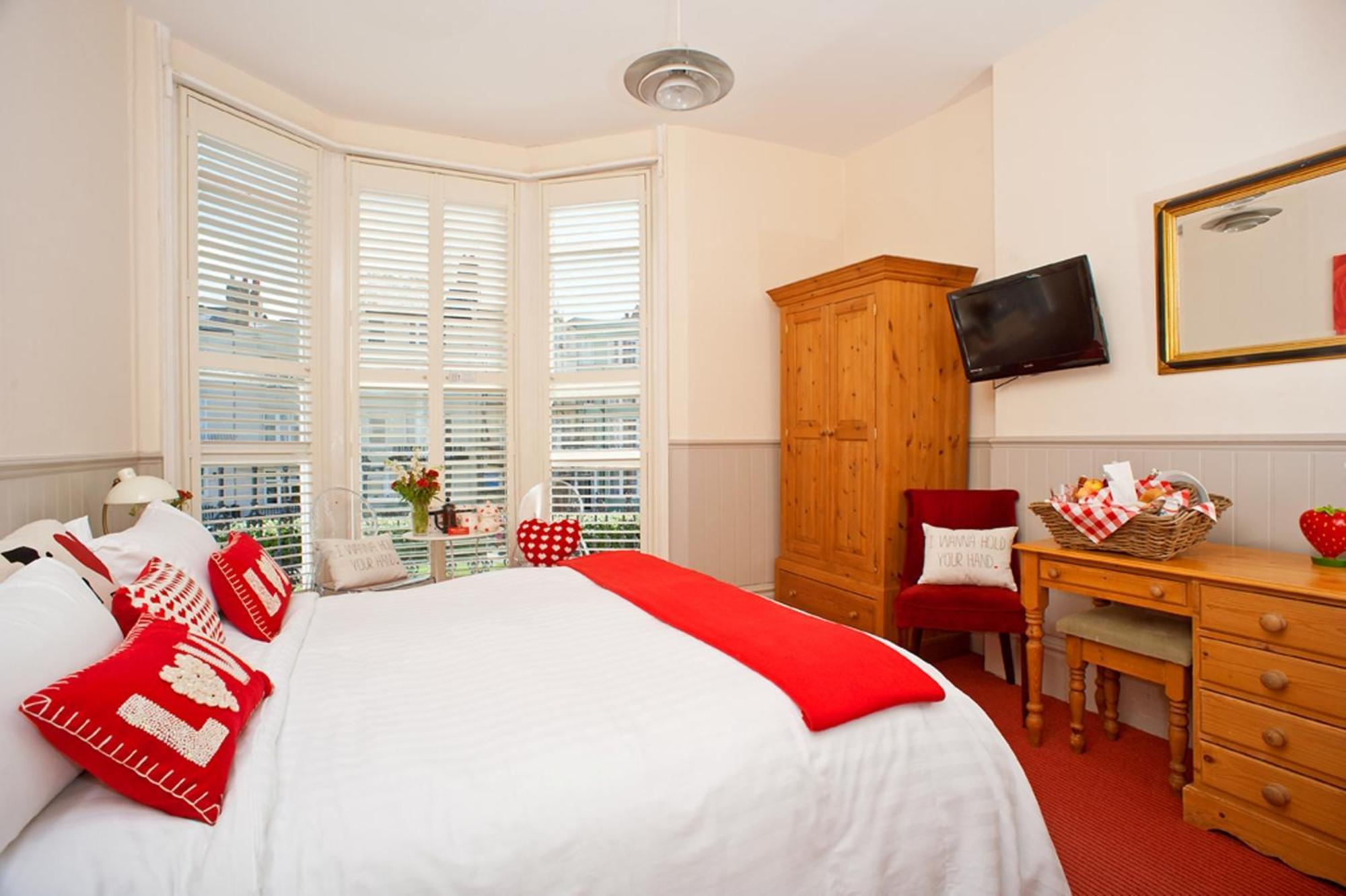 Double Room En Suite Bathroom Sea View