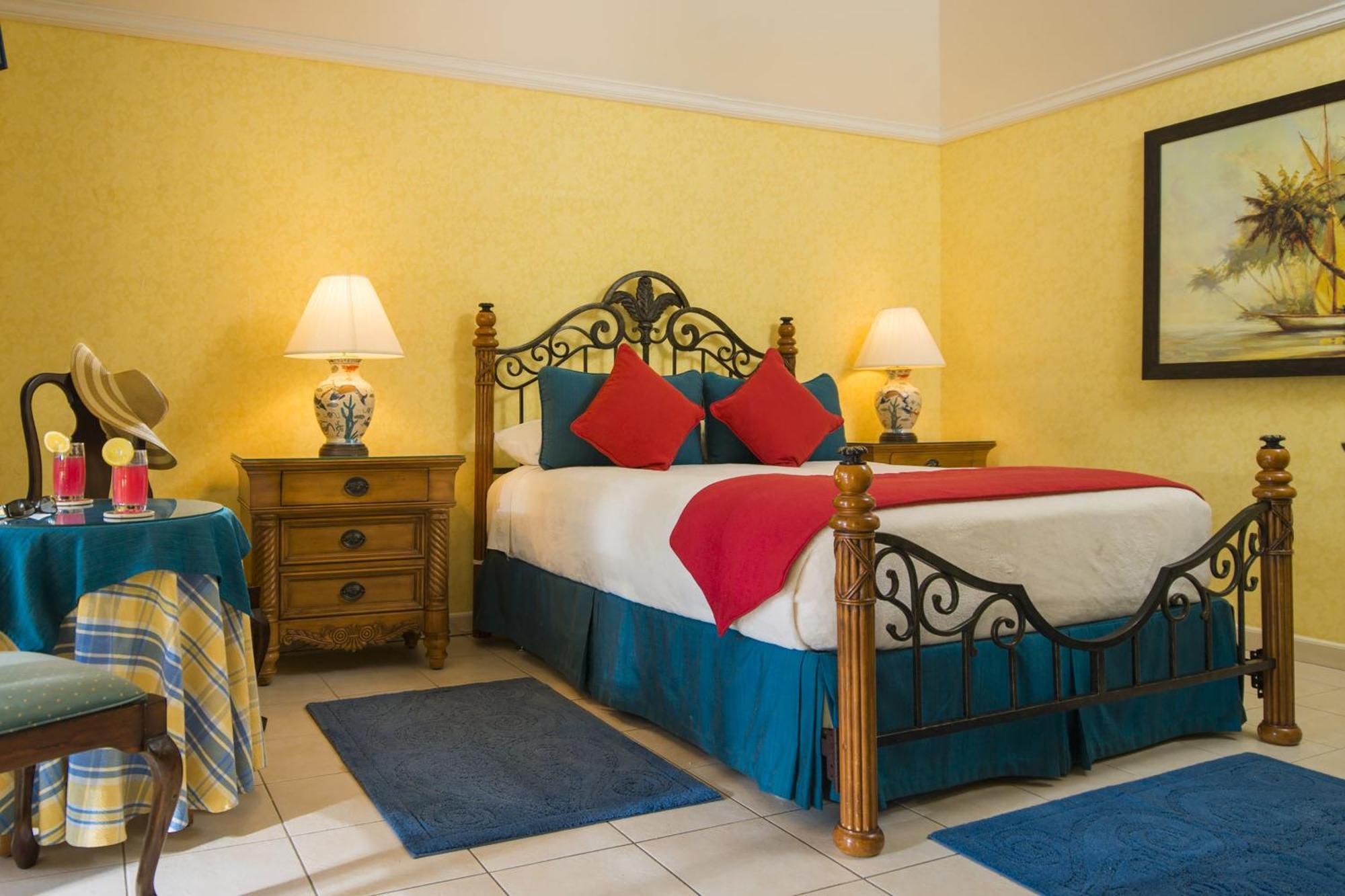 Queen Standard Room