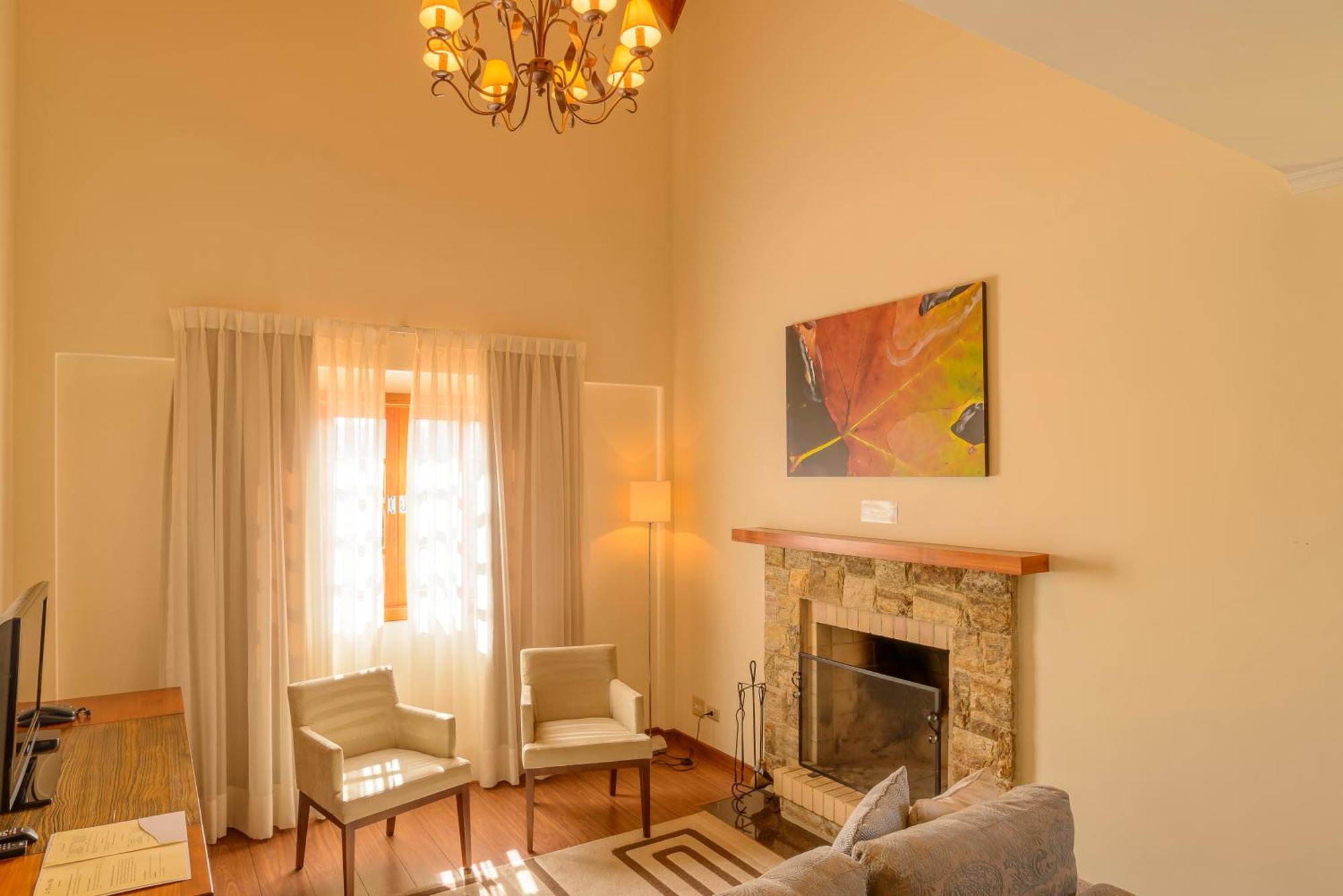 Duplex Suite Spa Bath Fireplace