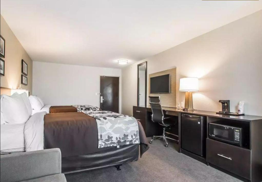 Standard Queen Room Two Queen Beds