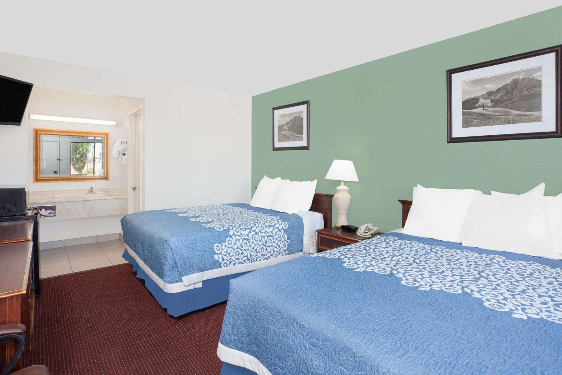 Deluxe Queen Room Two Queen Beds Non-Smoking