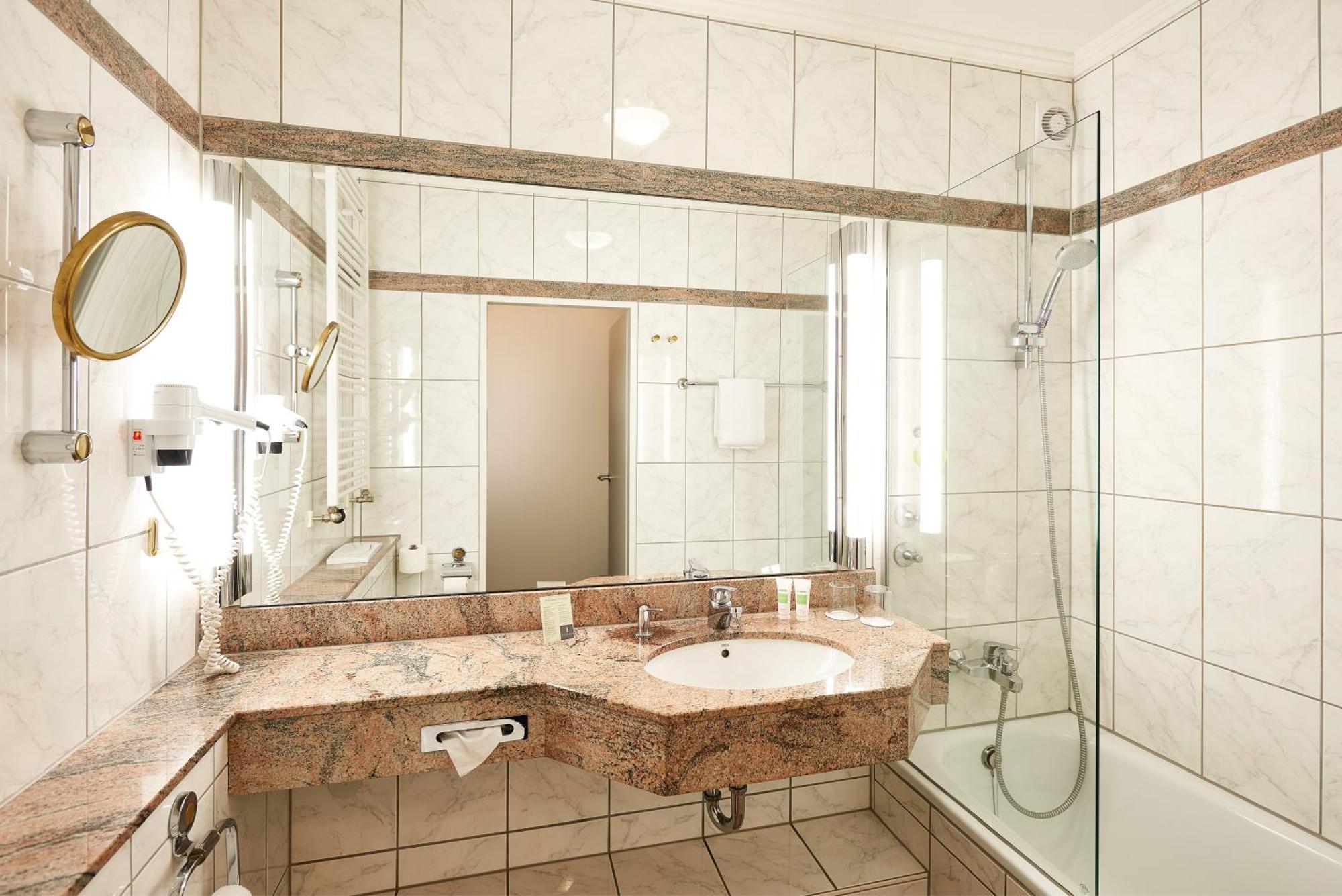 Avance Double Room