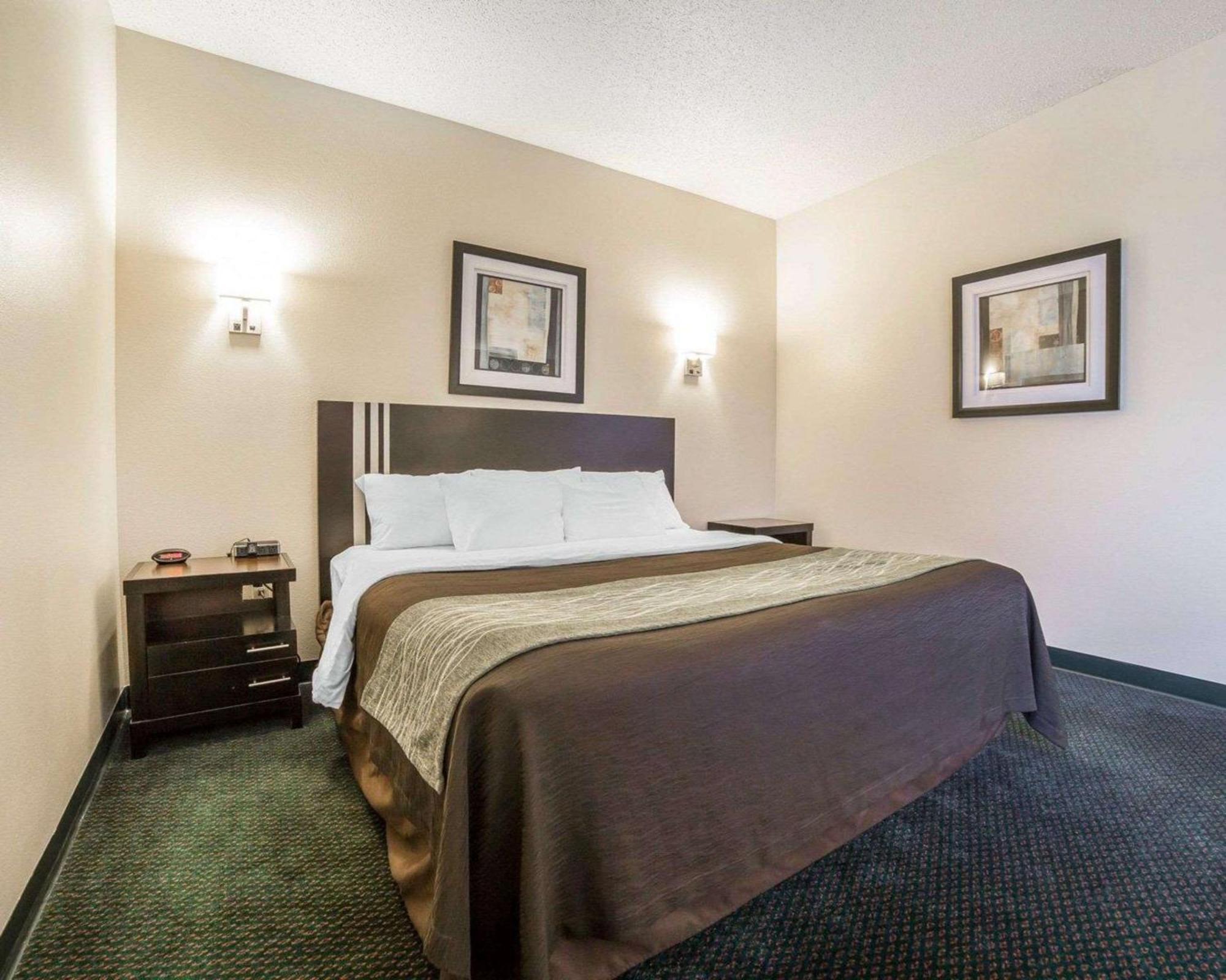 Deluxe King Room