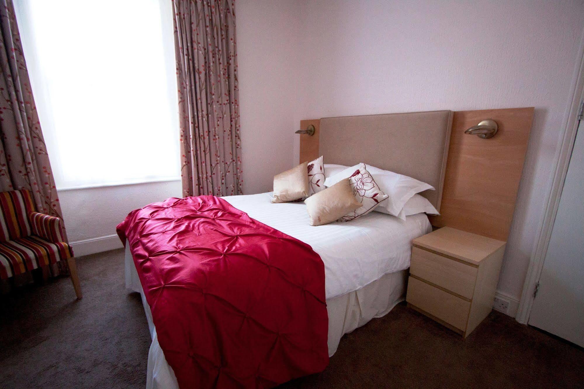Queen Room Two Queen Beds Bathtub Mobility Access or Hearing Accessible