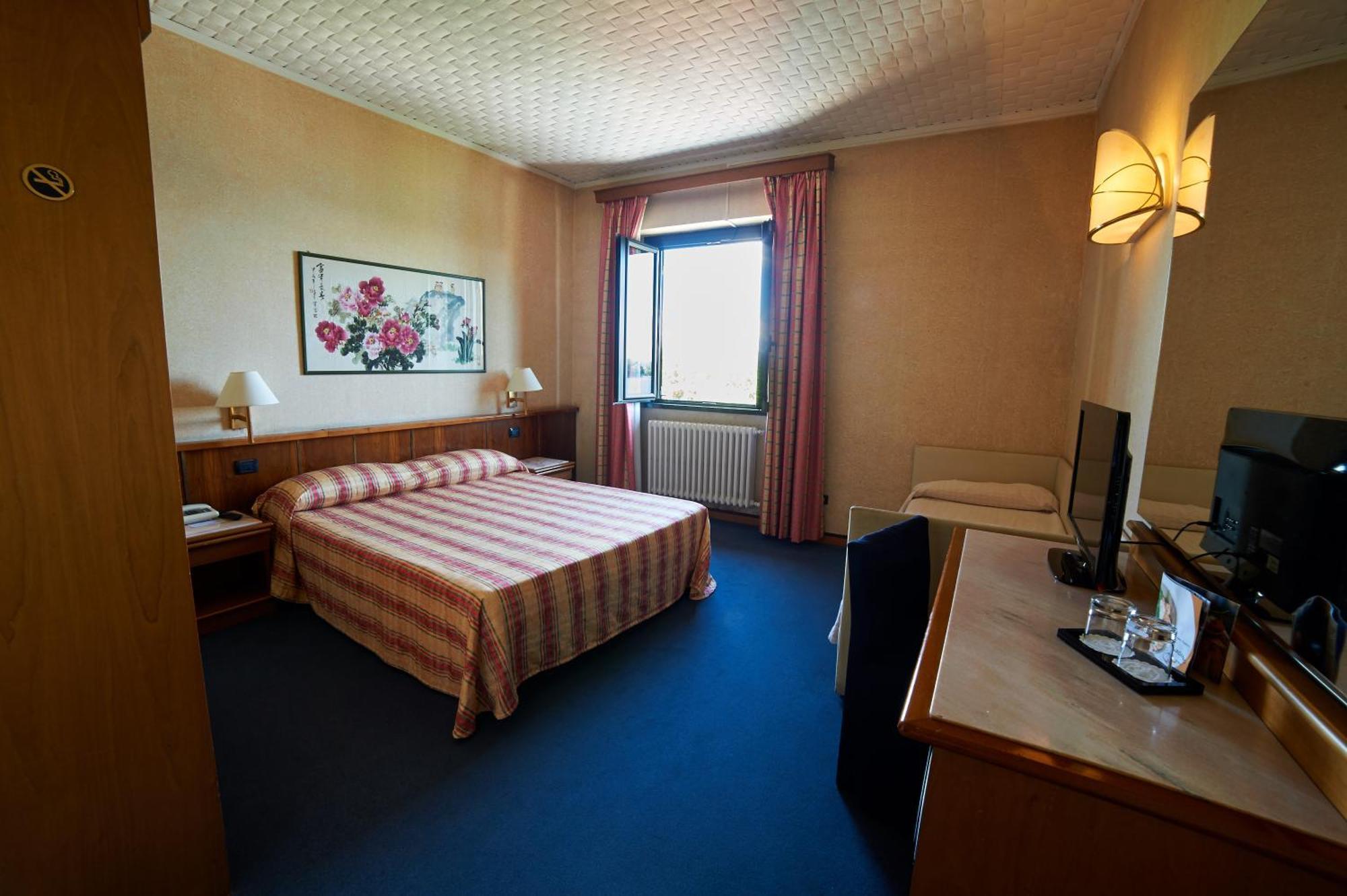 Standard Double Room,328302661:JPEG