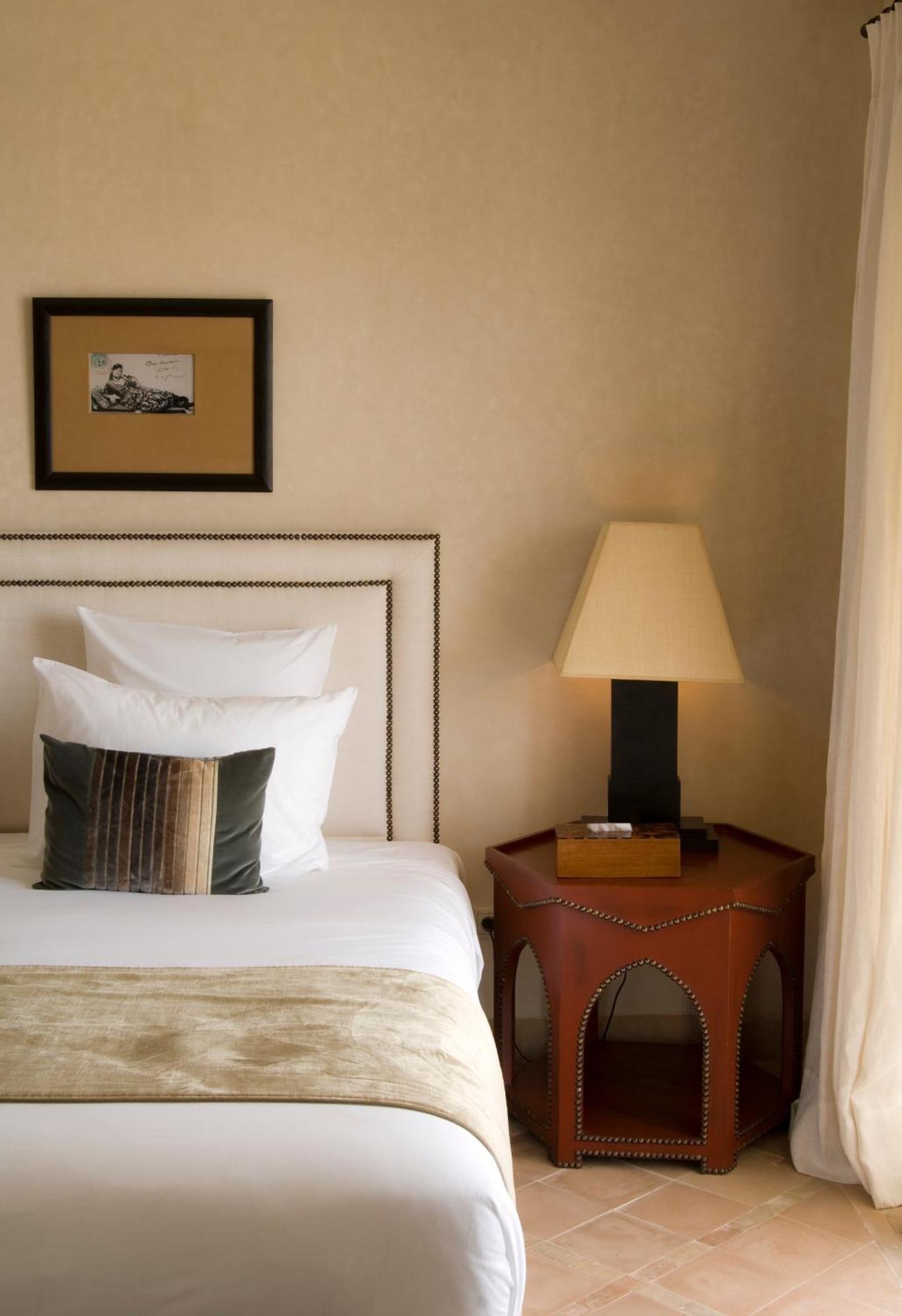 De Luxe Room Side Sea View