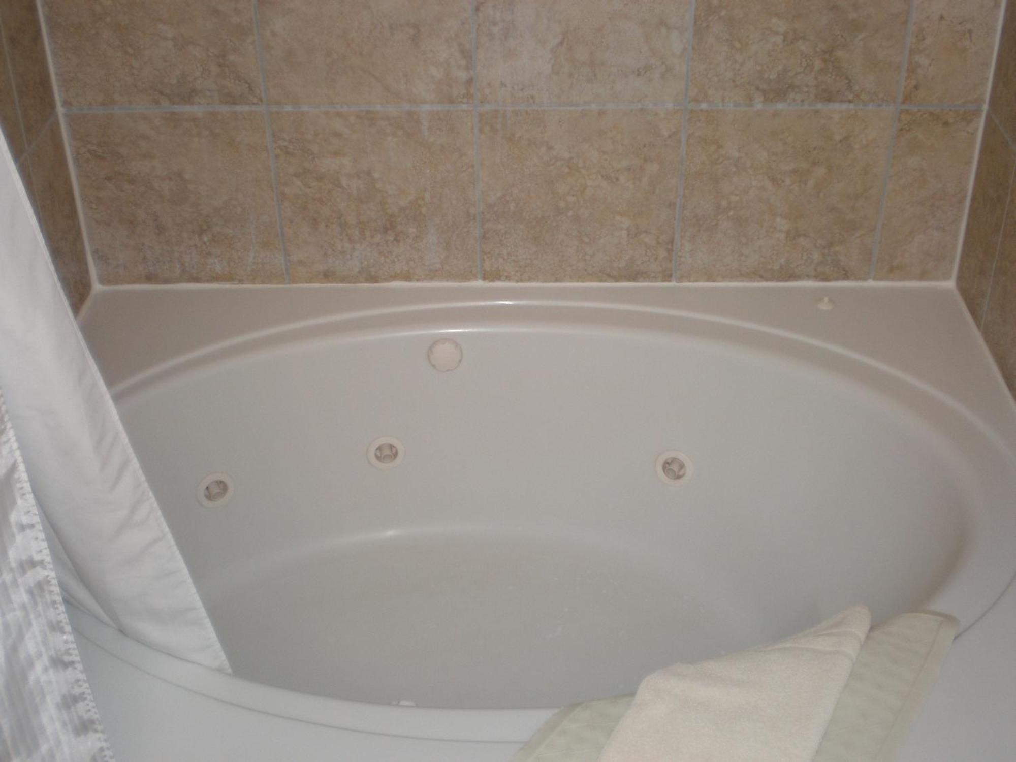 King Suite with Spa Bath with Sofa Bed - Non smoking