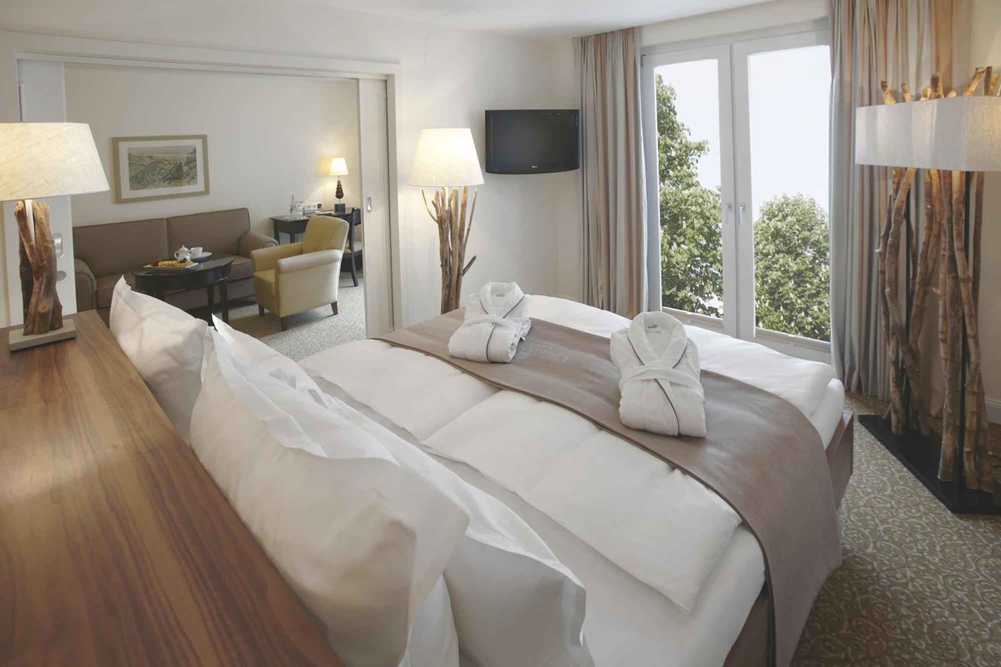 Suite with Sea View,1572657788:JPEG