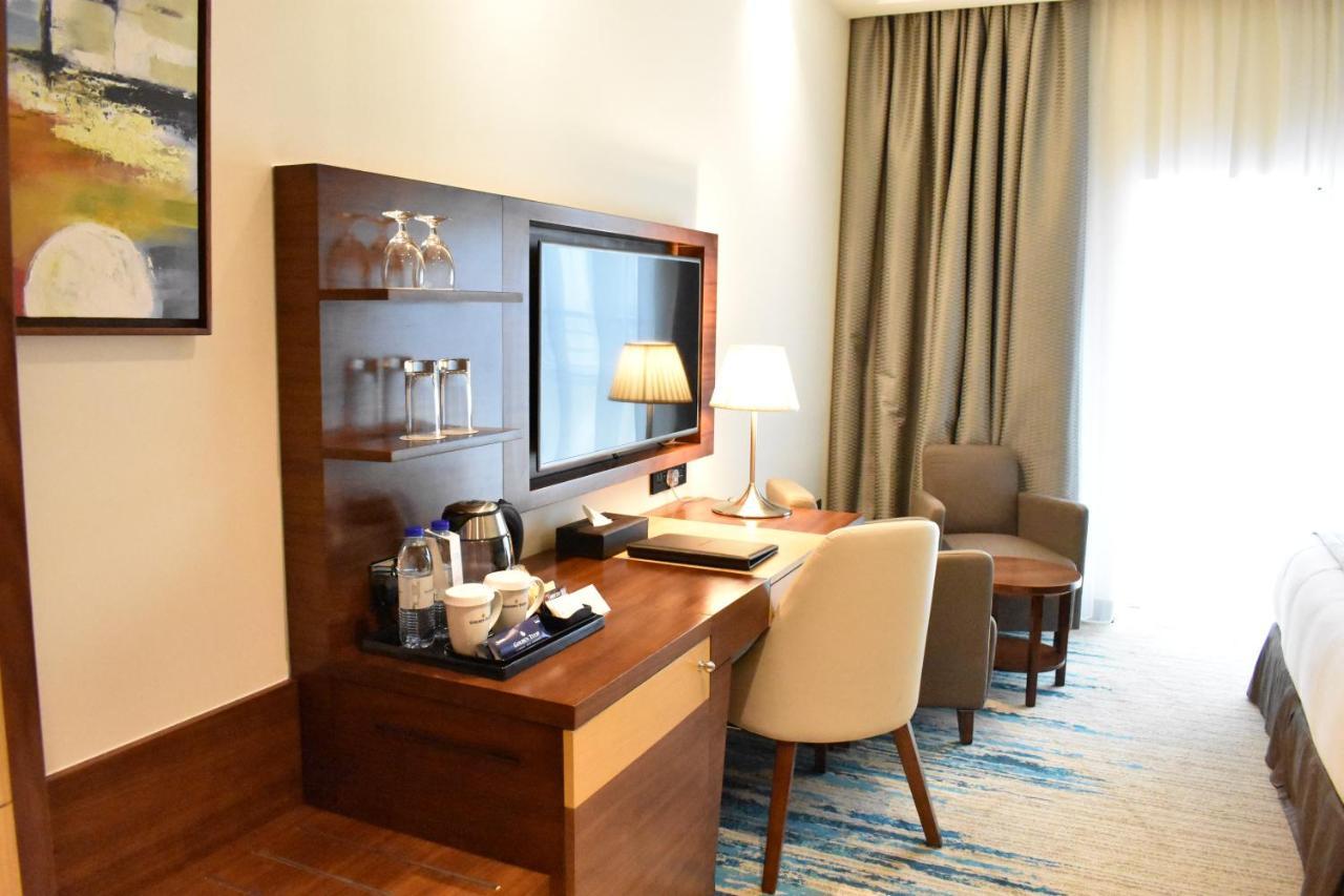 Deluxe King Room transfers to the beach selected malls & on F&B & Spa