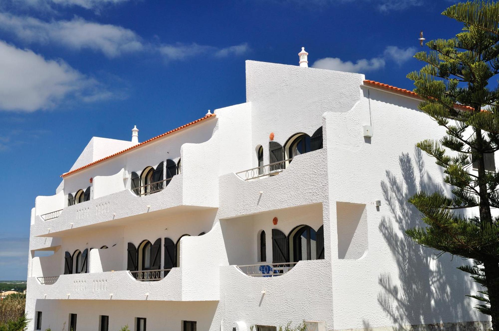 One-Bedroom Apartment Land View
