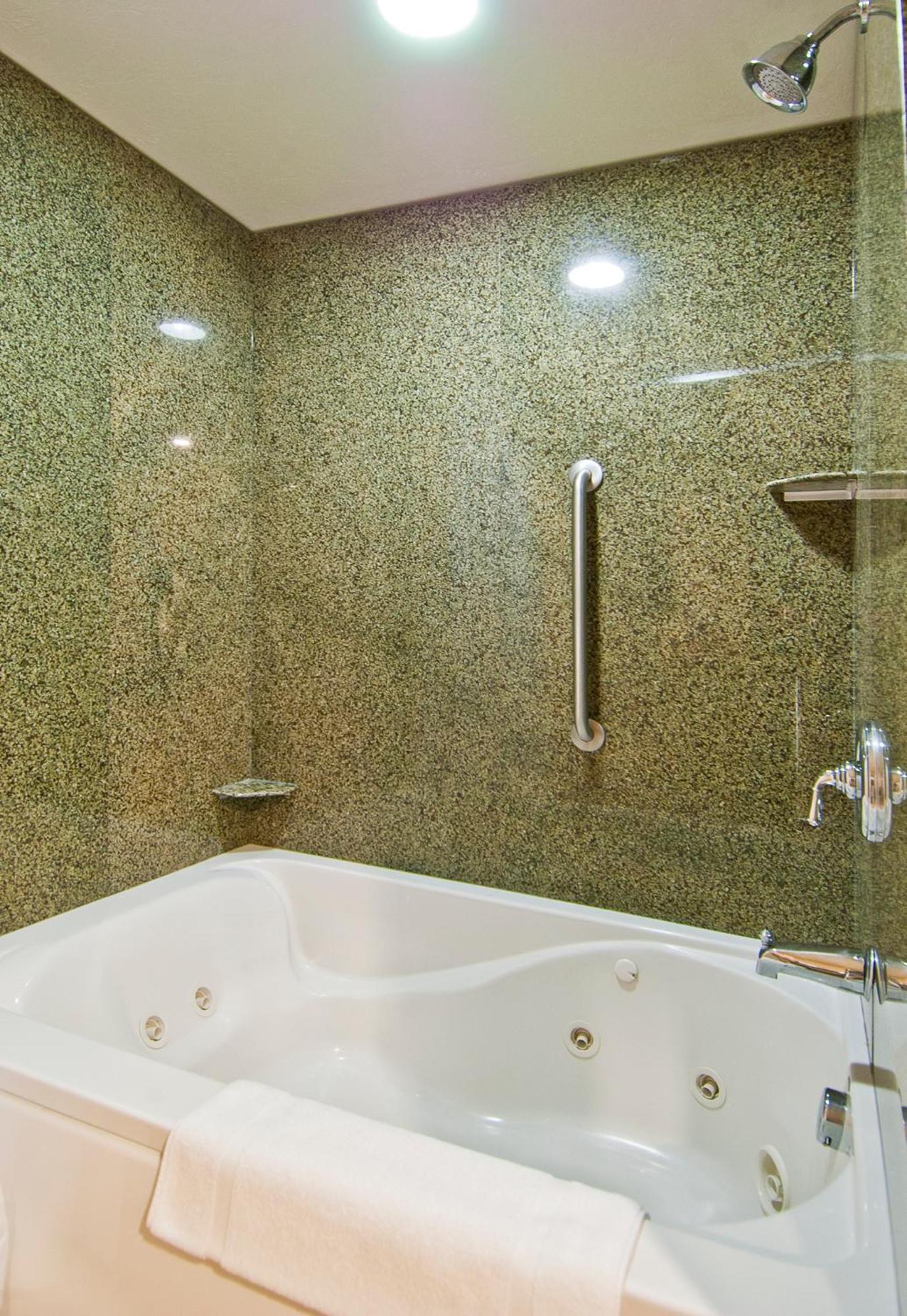 King Suite Spa Bath