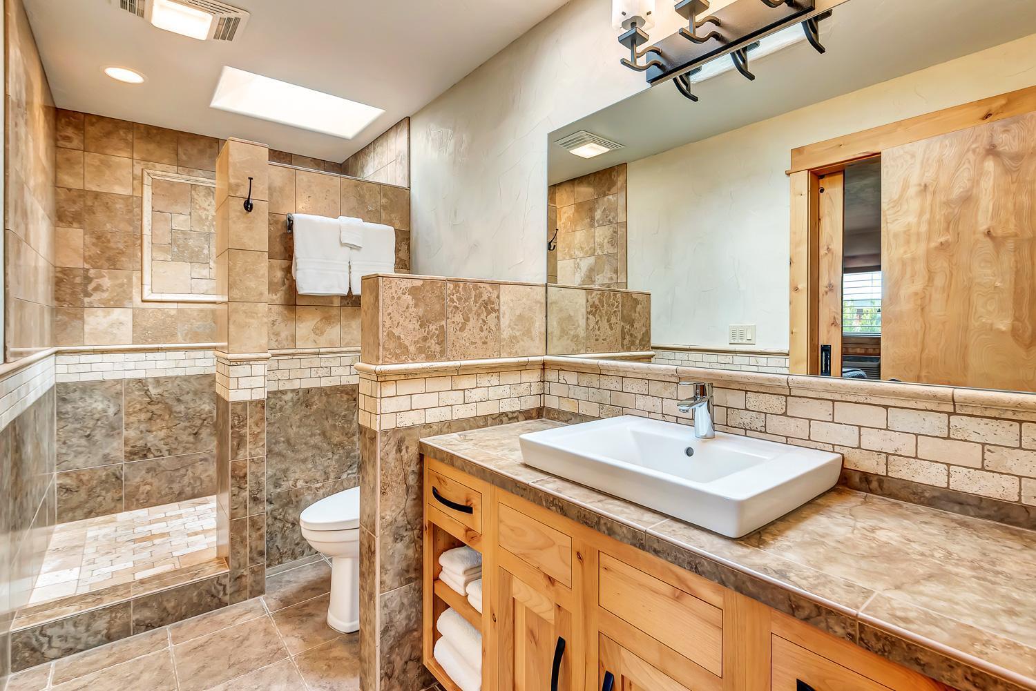 Deschutes River One-Bedroom King Suite