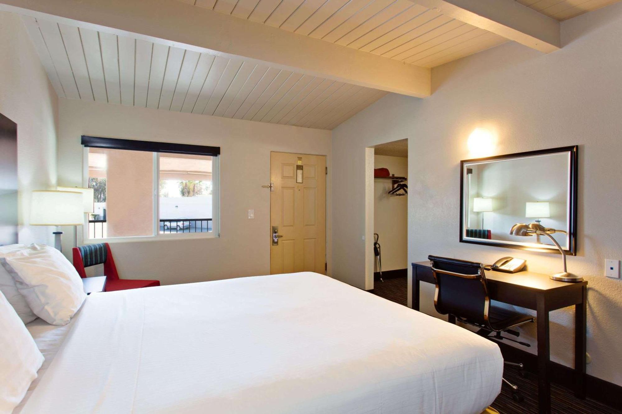 King Room Disability Access or Non-Smoking